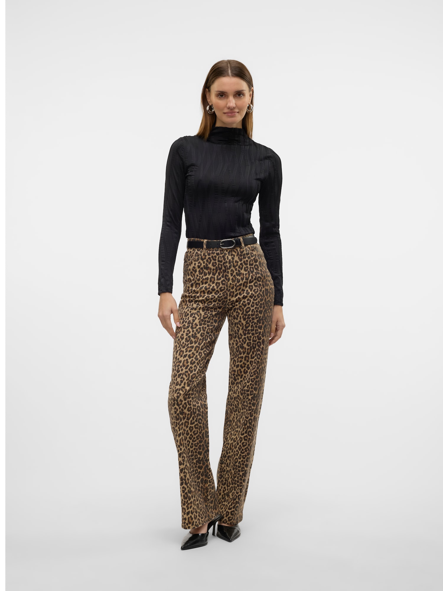 VERO MODA Farmer 'Tessa'  bézs / homok / barna / fekete termék 2. képe