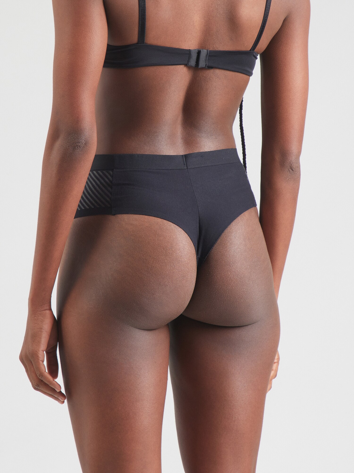 Thumbnail - SPANX Shapingslip