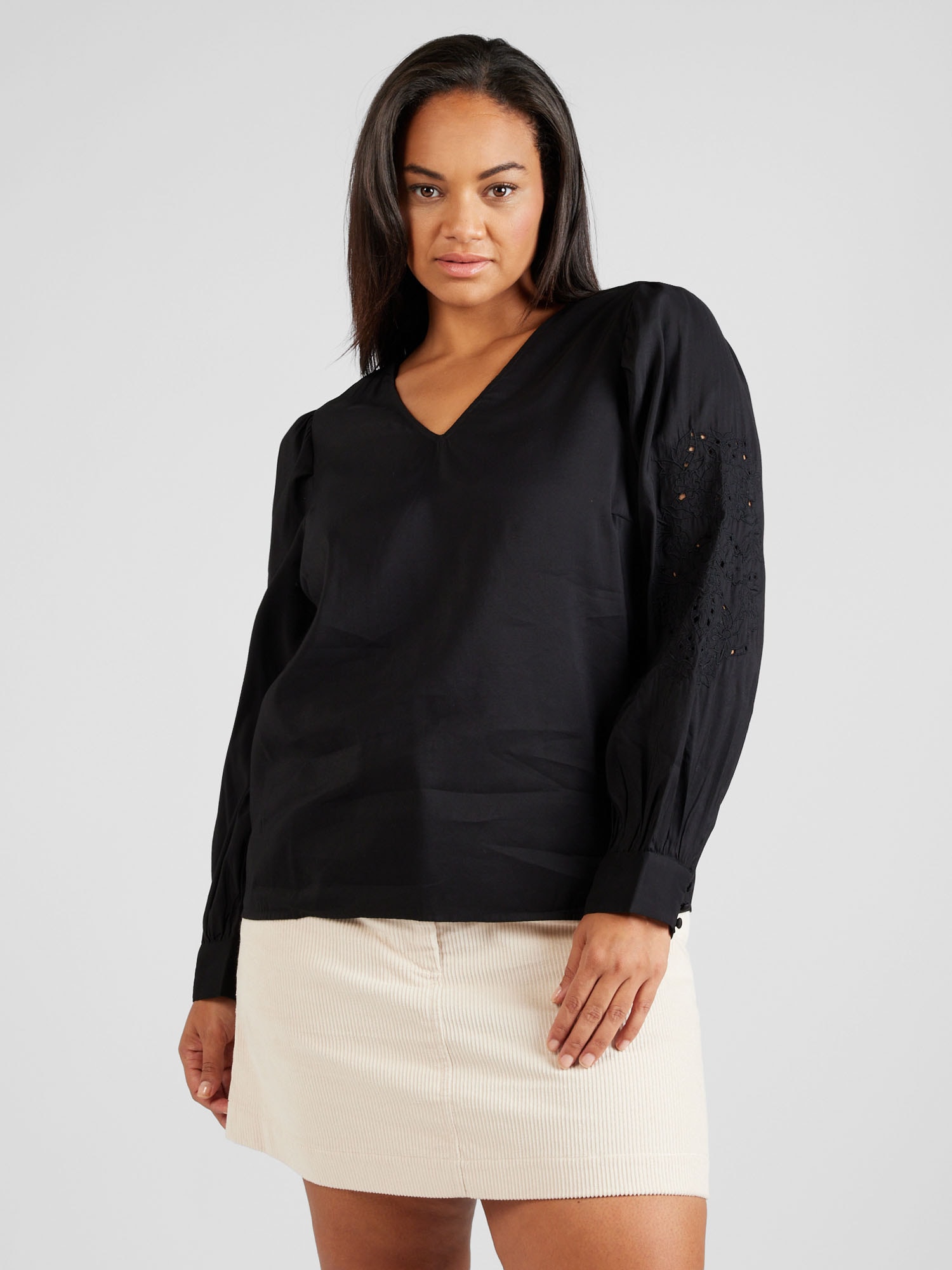 Vero Moda Curve Blúz 'Sani'  fekete termék 2. képe