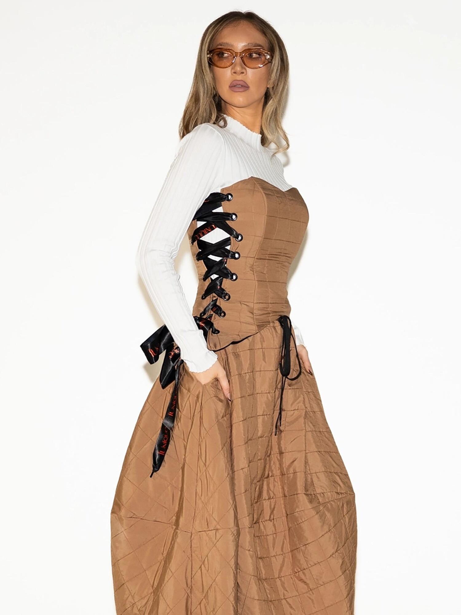 IUnique Top 'Quilted Corset with Ribbon Ties'  marrón claro