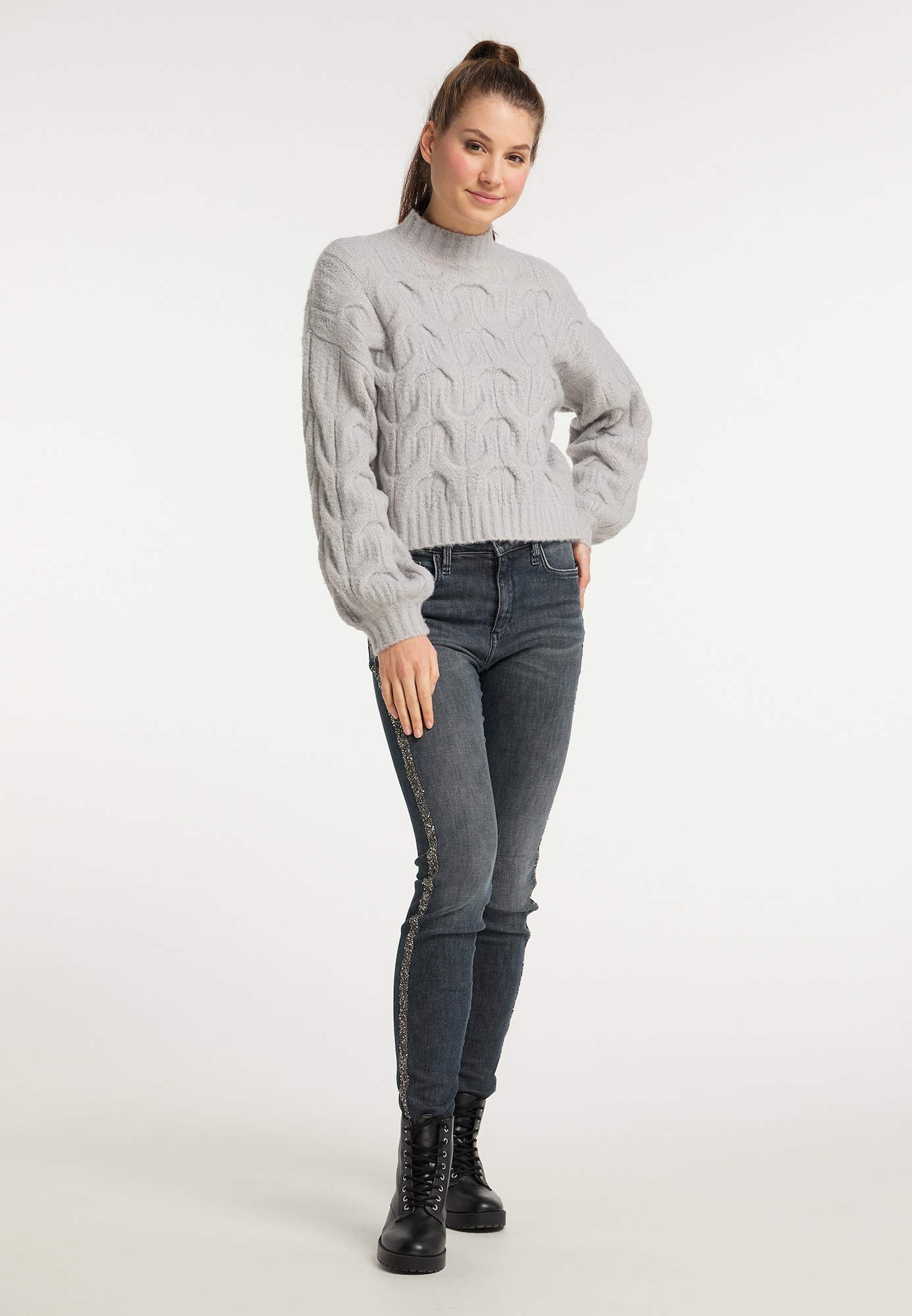 Thumbnail - MYMO Pullover