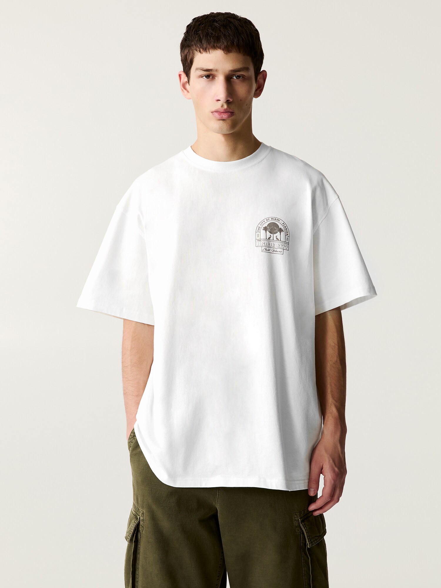 Pull&Bear Póló 'MIAMI'  csokoládé / fehér termék 2. képe