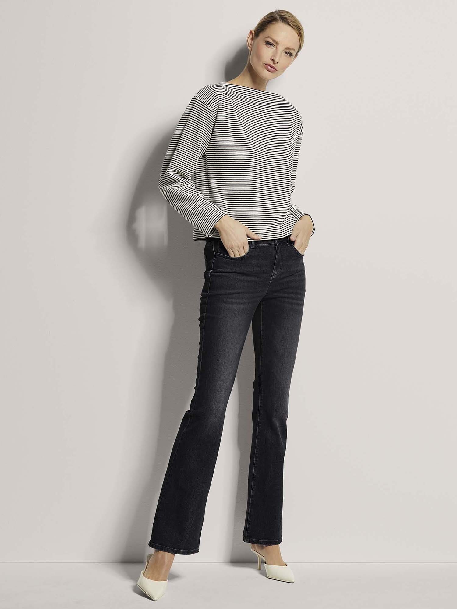 Thumbnail - MADELEINE Sweatshirt