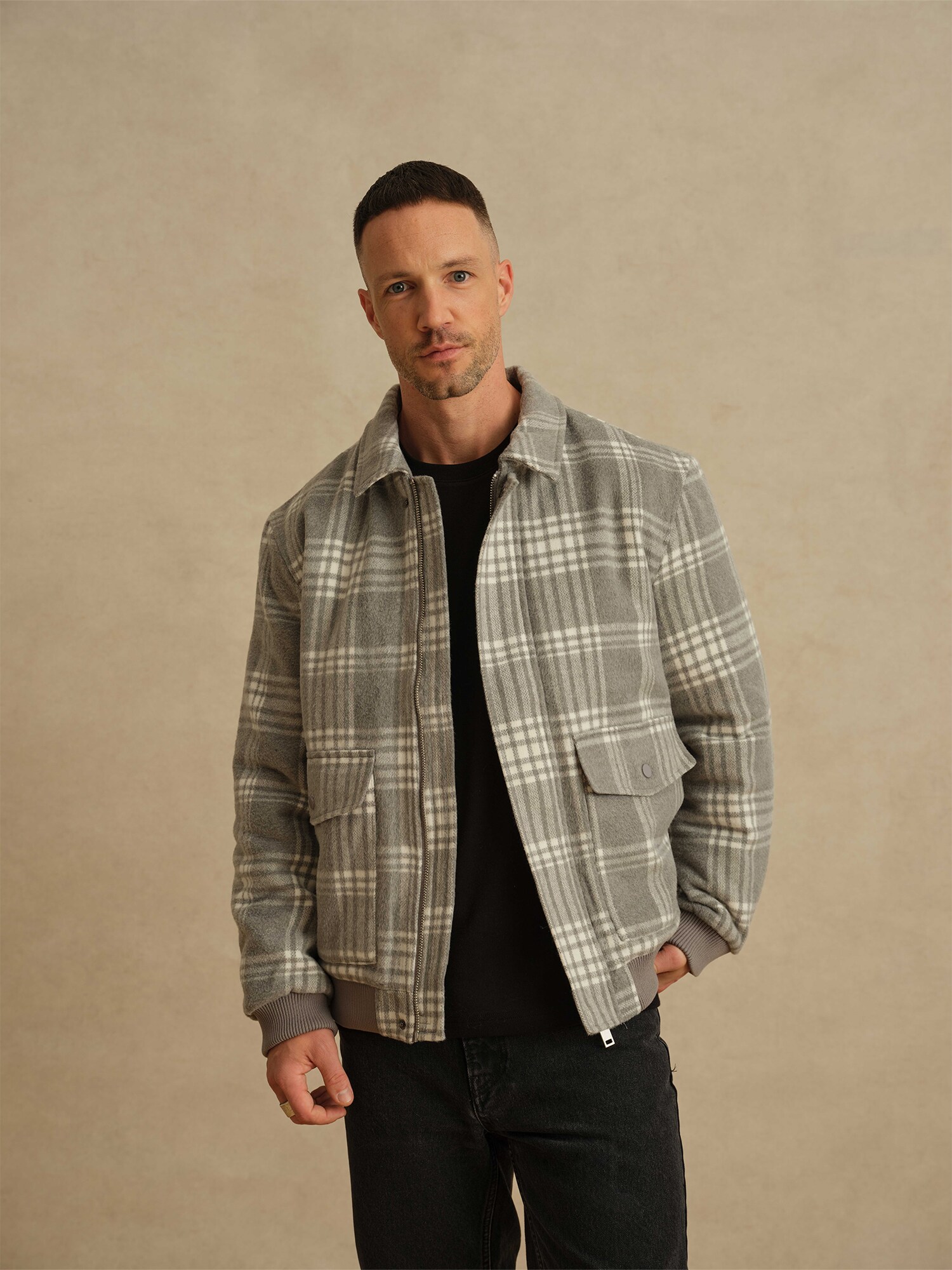 DAN FOX APPAREL Átmeneti dzseki 'Taylan'  szürke / fehér termék 2. képe