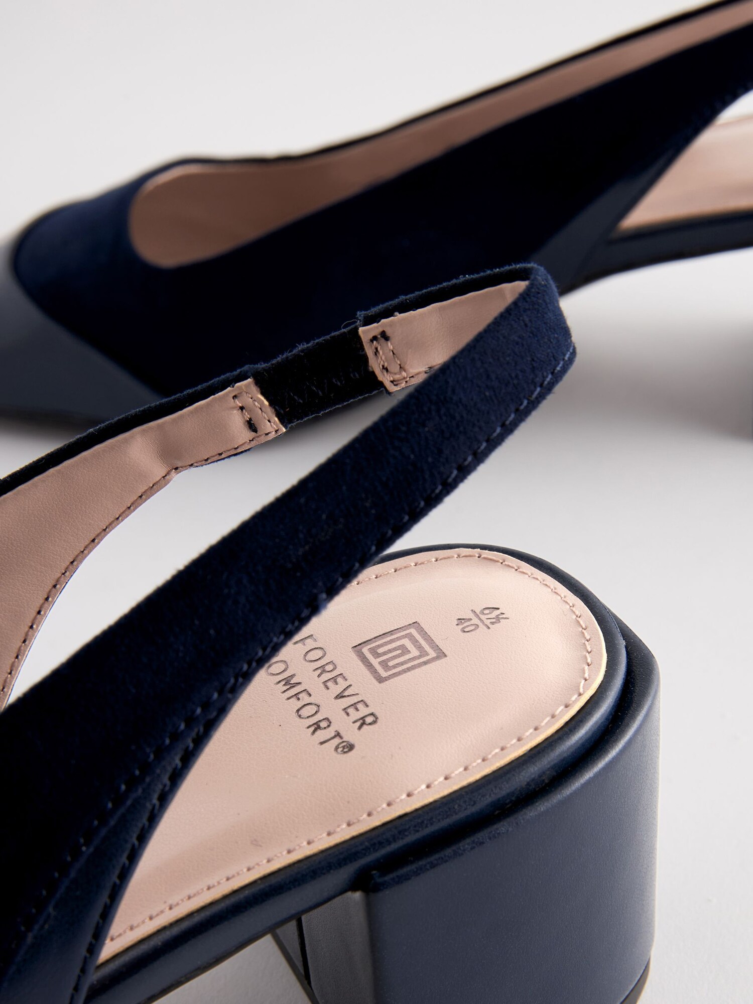 Thumbnail - Next Pumps