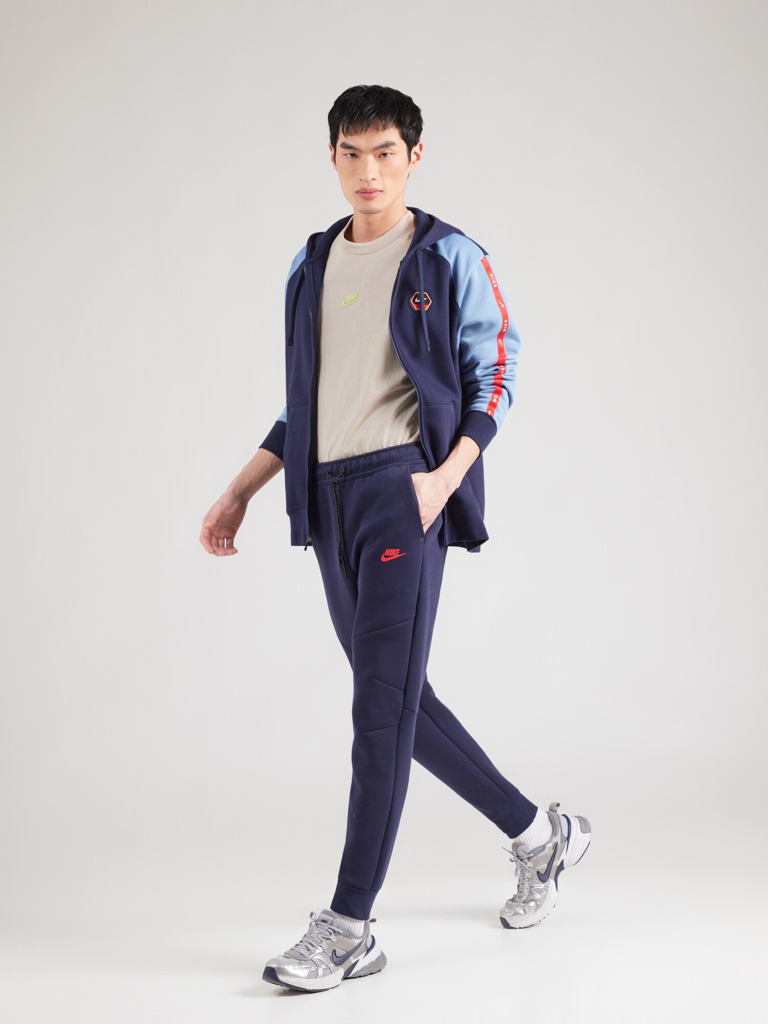 Nike Sportswear Pantalón 'TCH FLC'  navy / rojo vivo – imagen 4