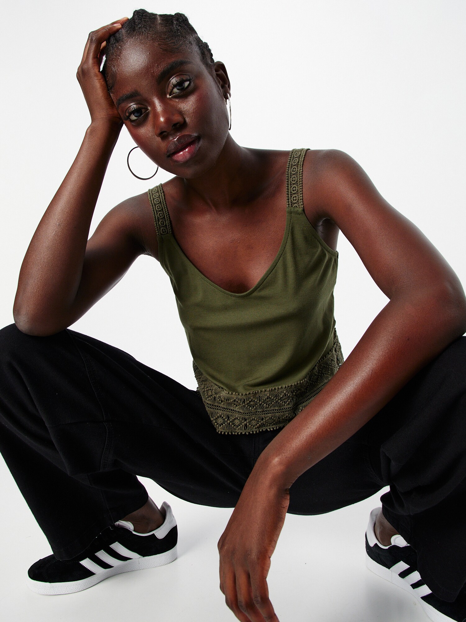 ABOUT YOU Top 'Connie'  khaki termék 2. képe