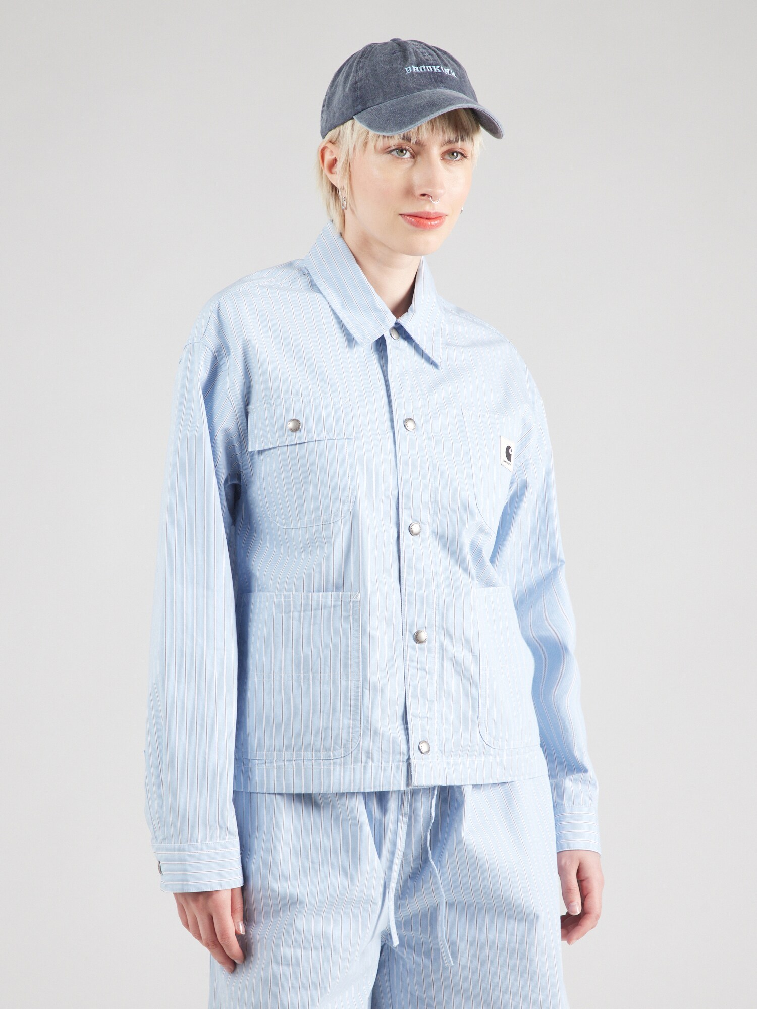 Carhartt WIP Átmeneti dzseki 'Nota'  világoskék / fekete / fehér termék 2. képe