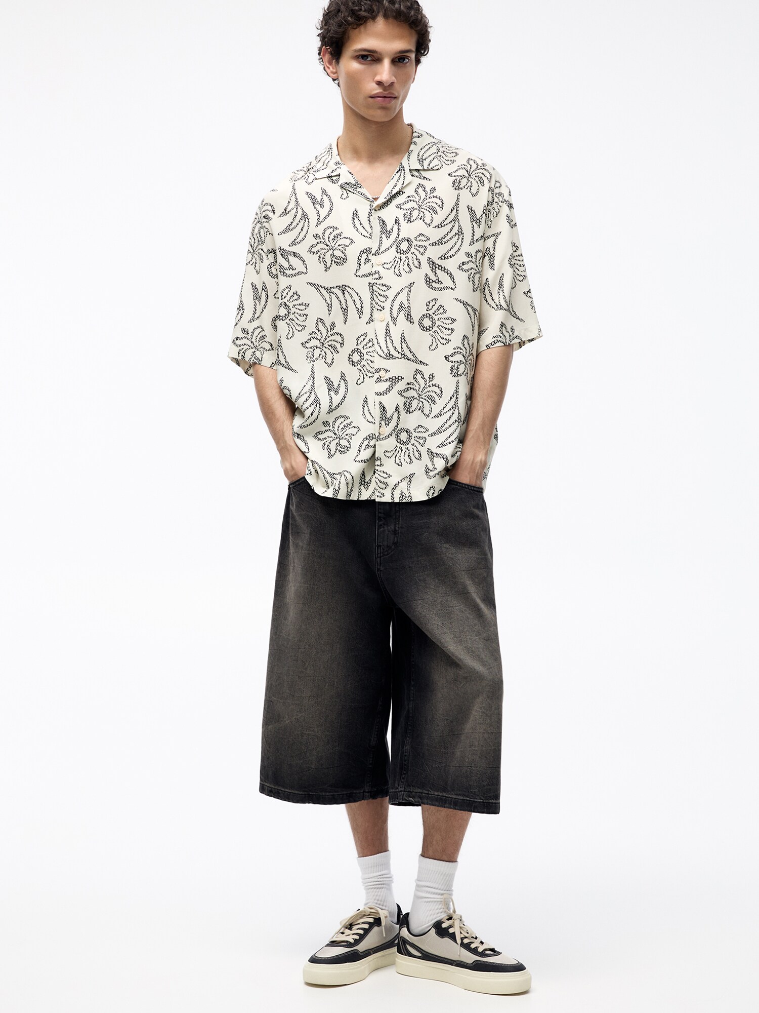 Pull&Bear Košeľa svetlobéžová / čierna (obrázok 5)
