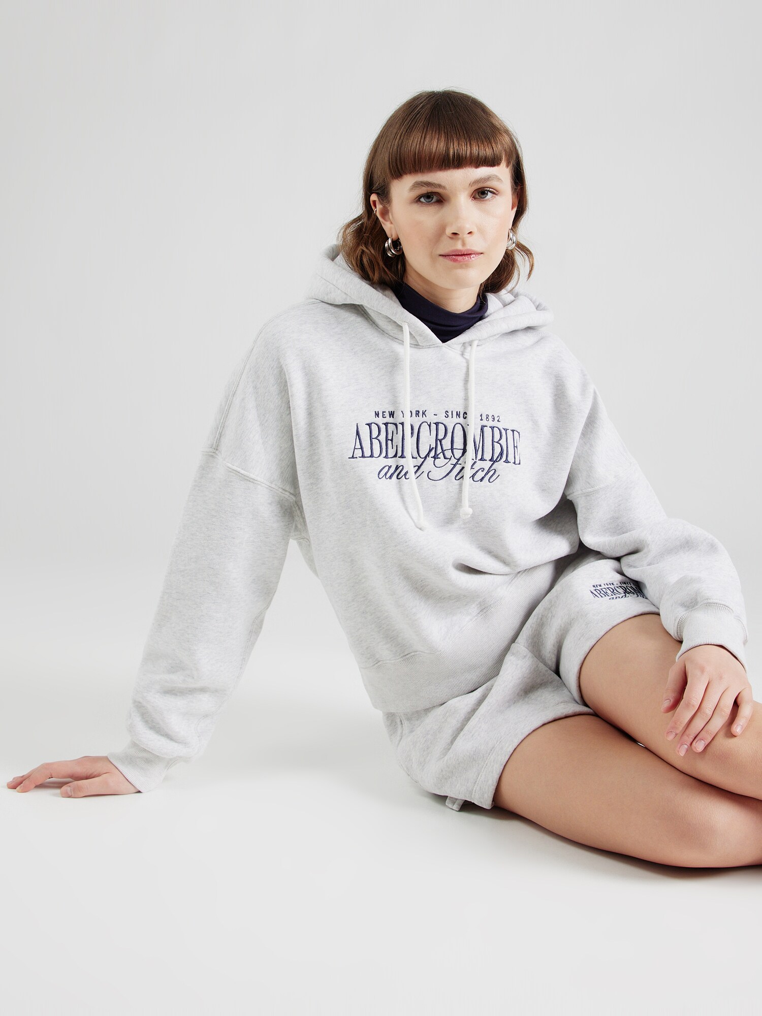 Abercrombie & Fitch Tréning póló  tengerészkék / világosszürke termék 2. képe