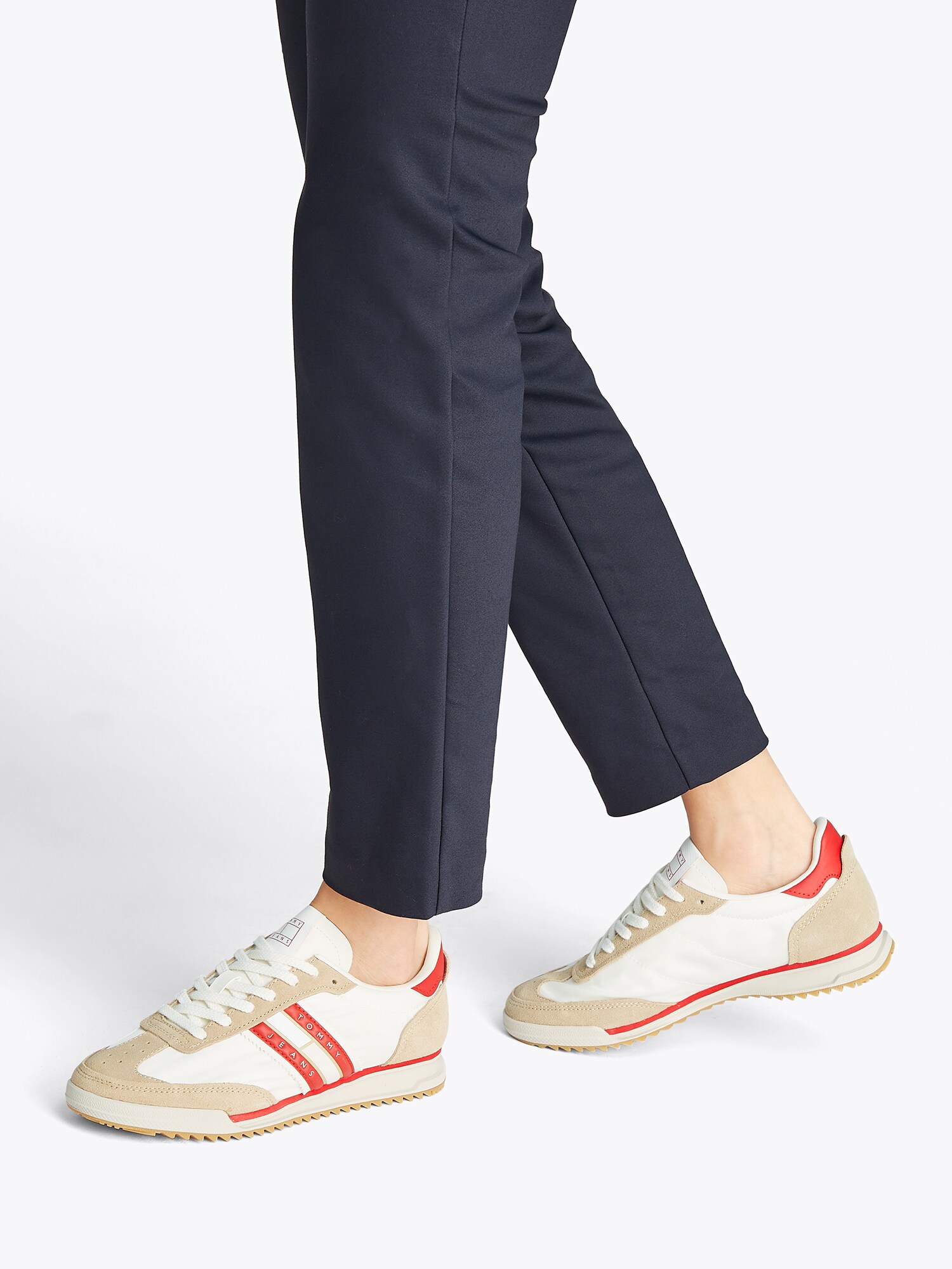 Tommy Jeans Nízke tenisky 'Retro' tmavobéžová / červená / biela (obrázok 6)