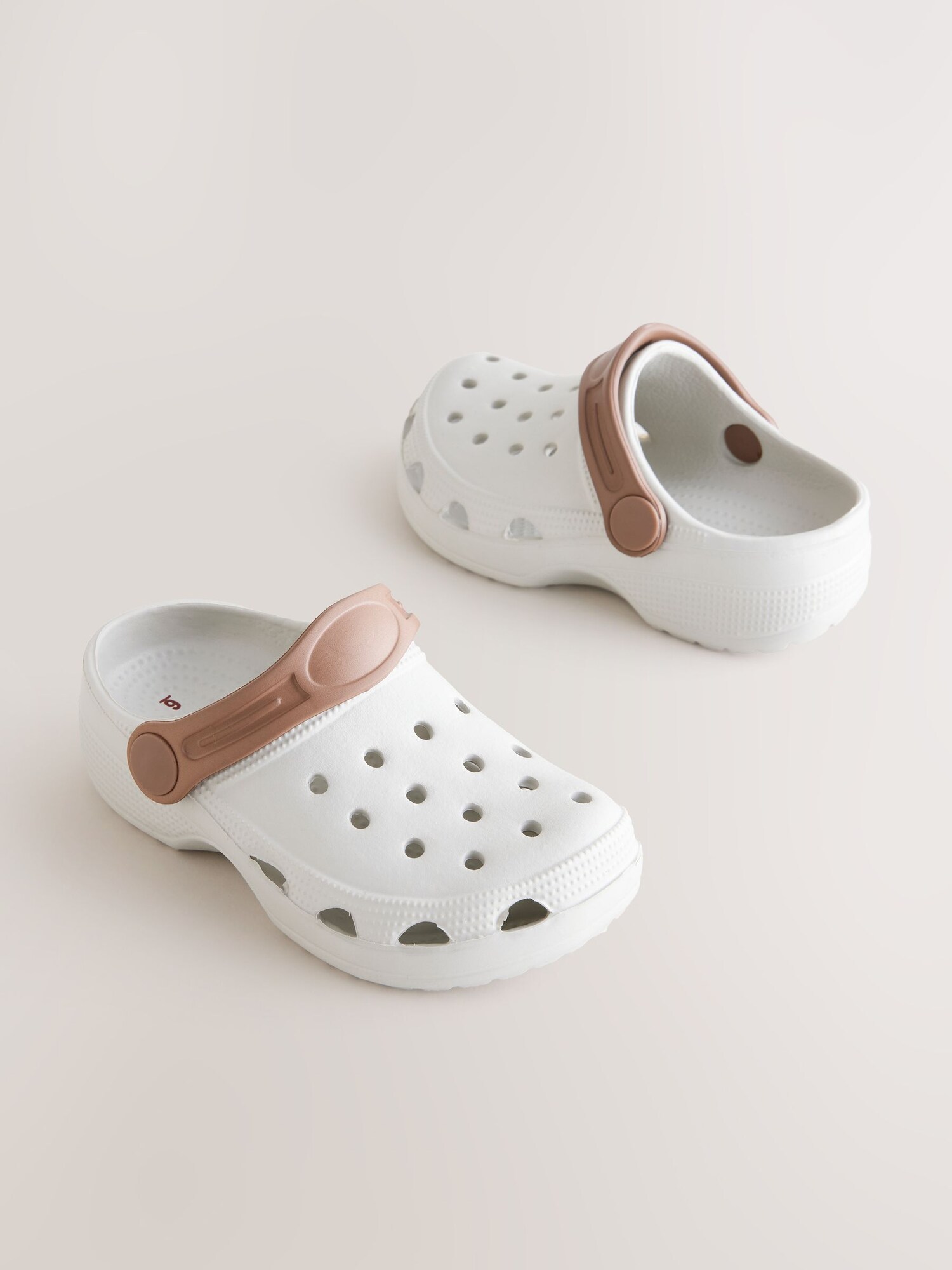Thumbnail - Clogs
