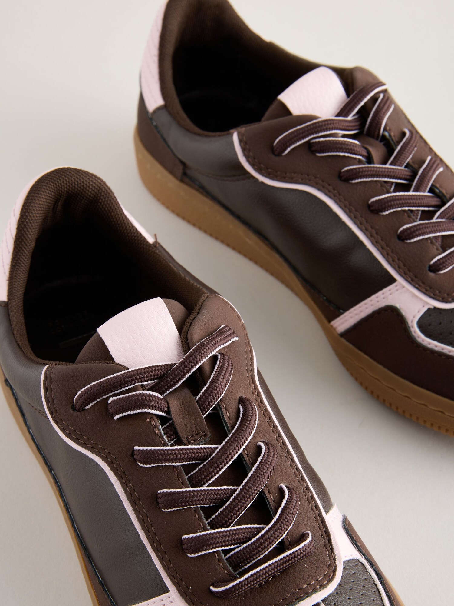 Thumbnail - Next Sneaker