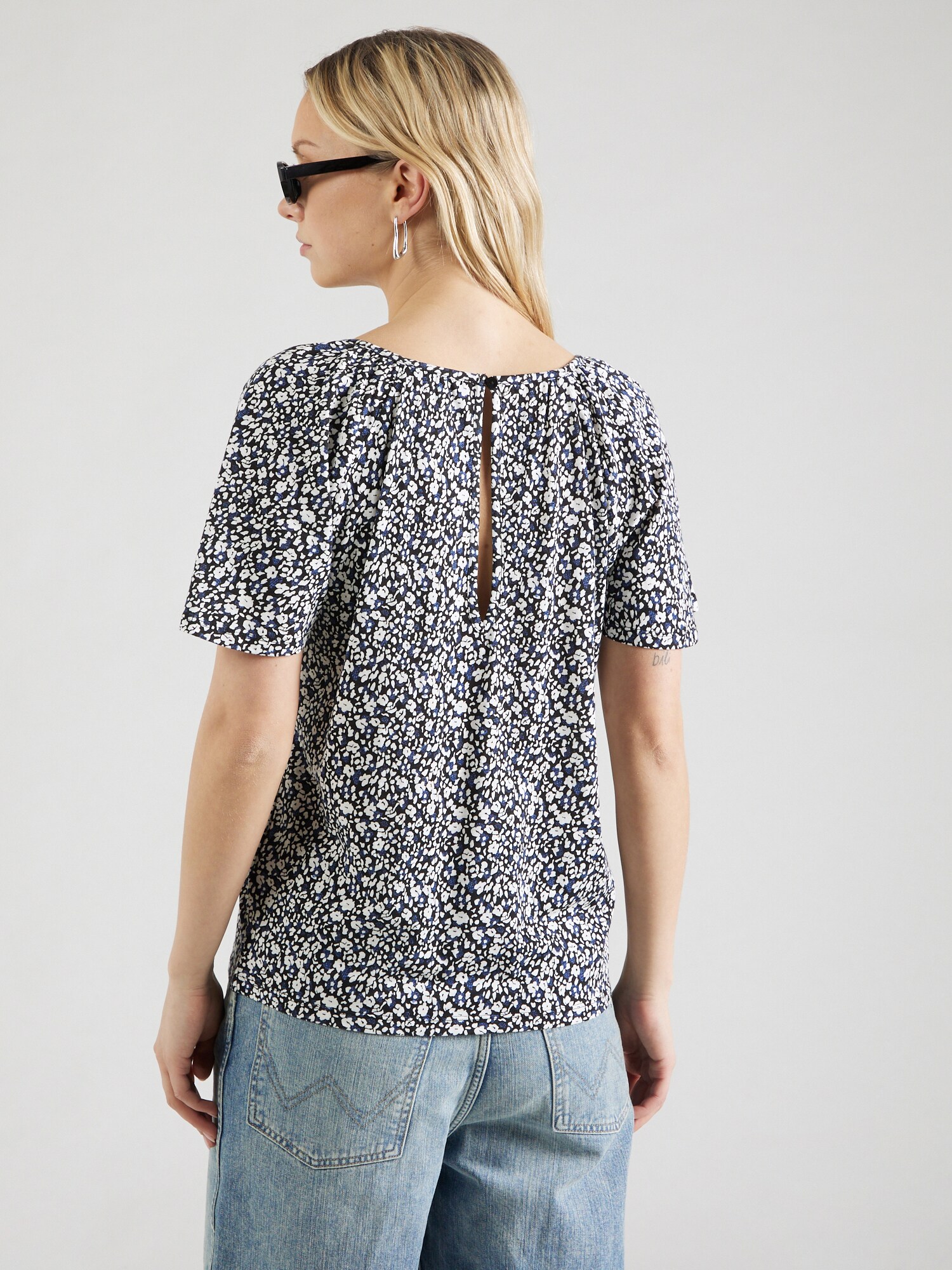Thumbnail - T-Shirt