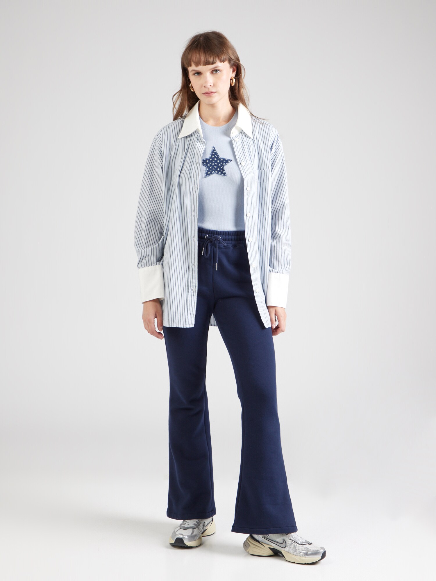 Abercrombie & Fitch Nadrág  sötétkék / fehér termék 2. képe