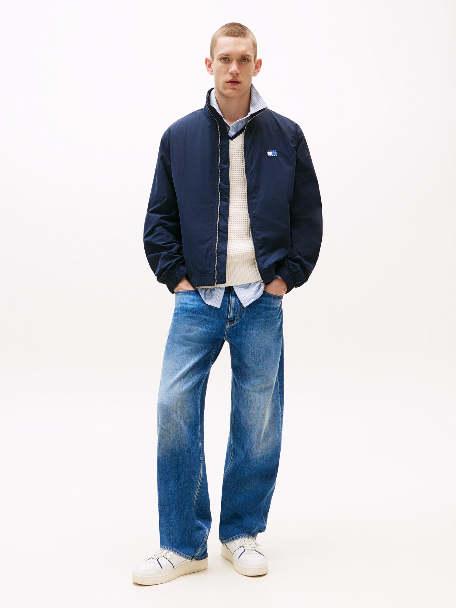 Tommy Jeans Prechodná bunda 'ESSENTIAL' námornícka modrá (obrázok 4)