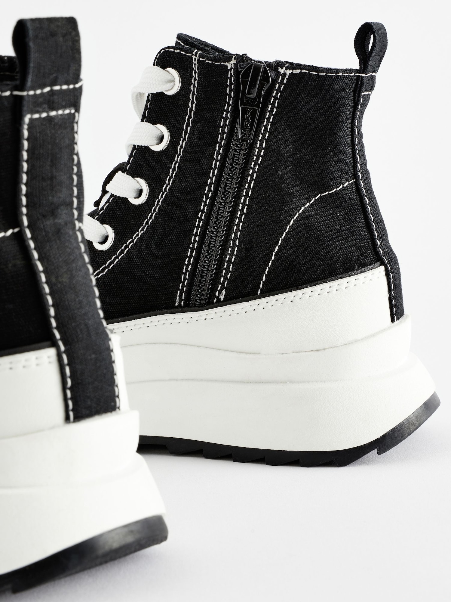 Thumbnail - Next Sneaker