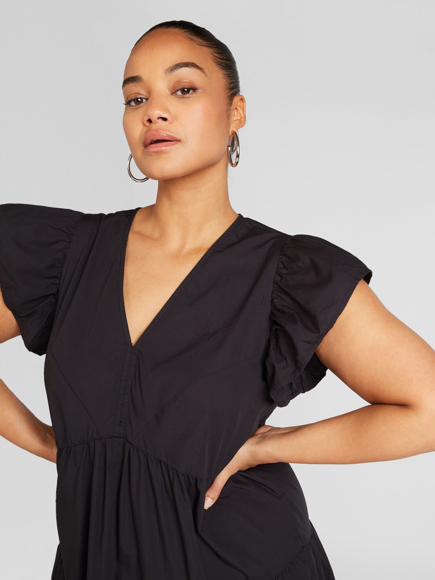 Vero Moda Curve Šaty 'JARLOTTE' čierna (obrázok 5)