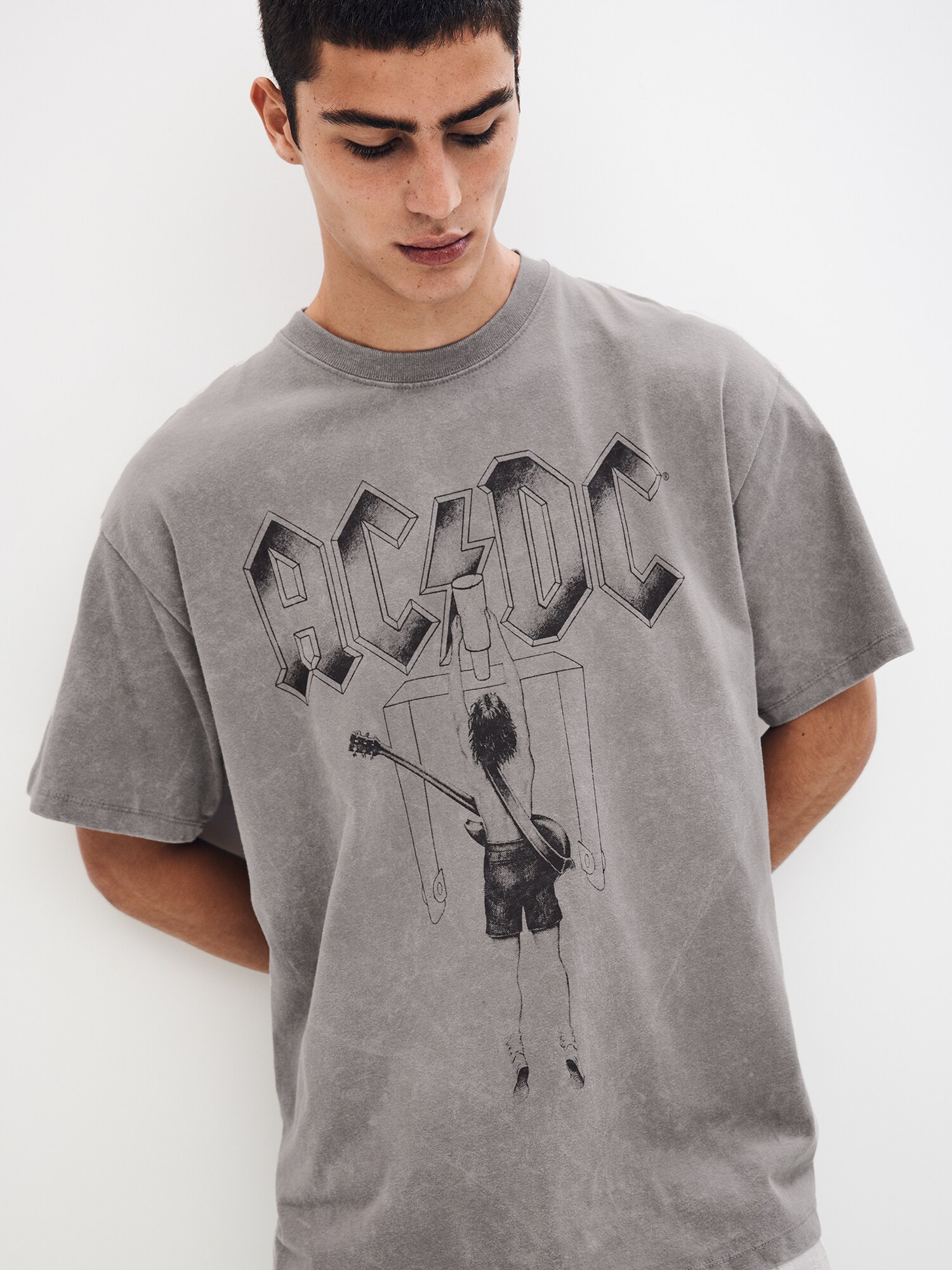 Pull&Bear Póló 'ACDC'  szürke / fekete termék 2. képe