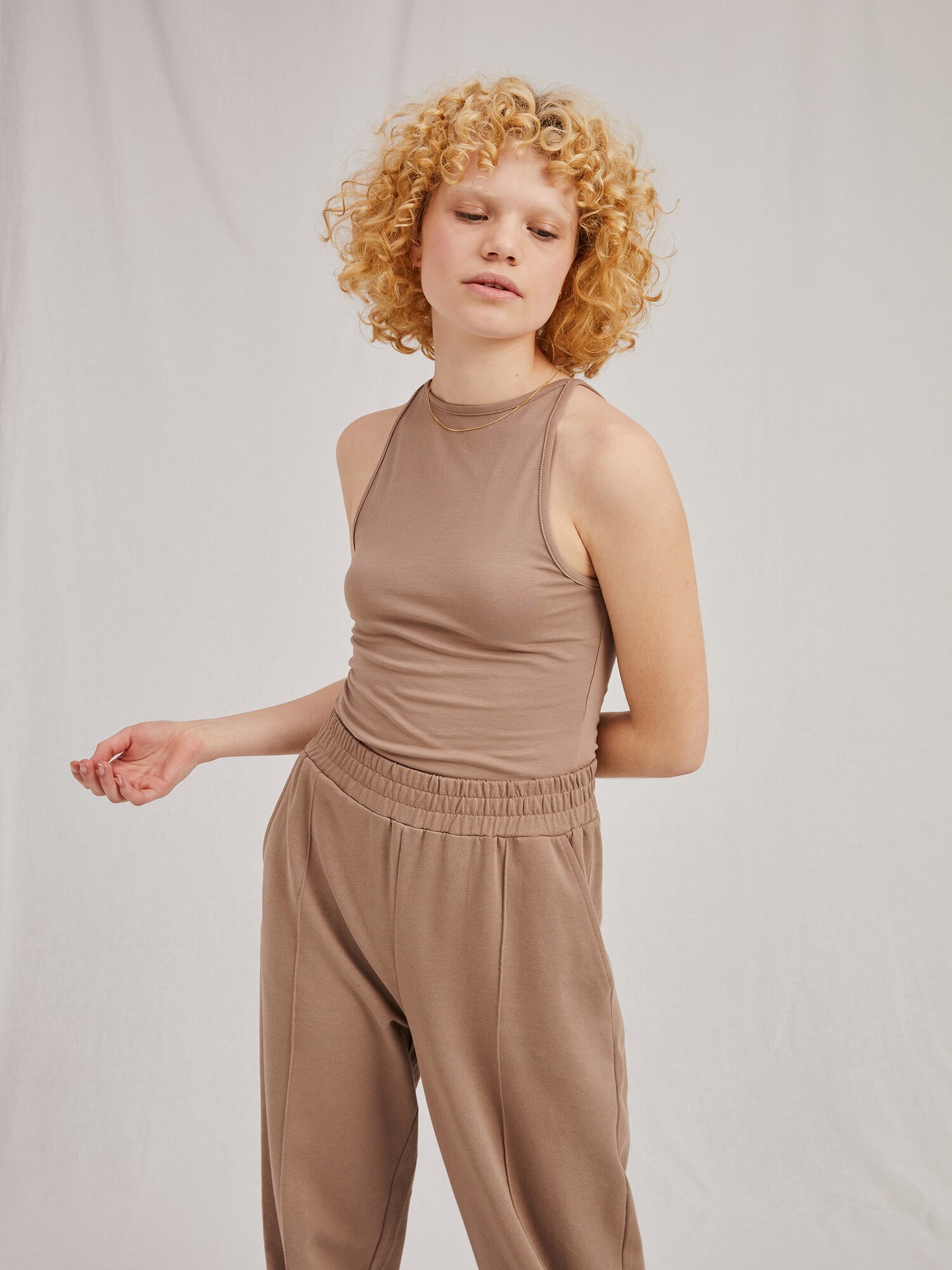 A LOT LESS Top 'Indra'  taupe termék 2. képe