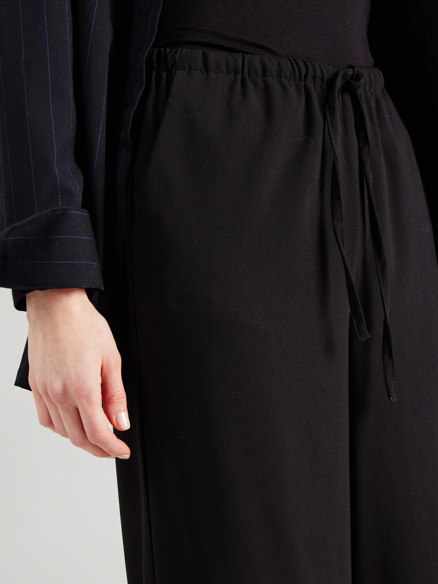 VERO MODA Nohavice 'VMBABETTE' čierna (obrázok 5)