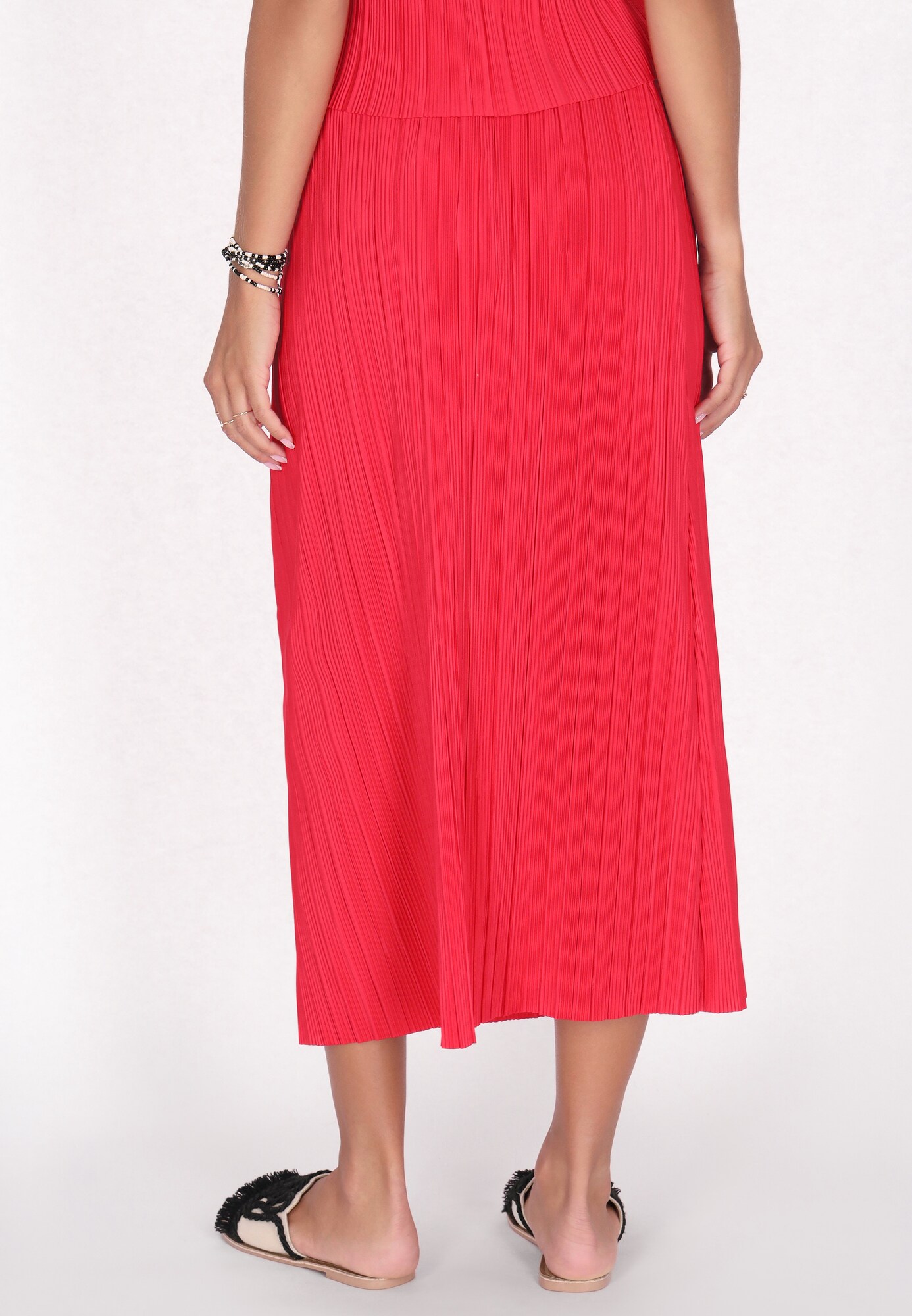 Thumbnail - IZIA Rock Spring Summer