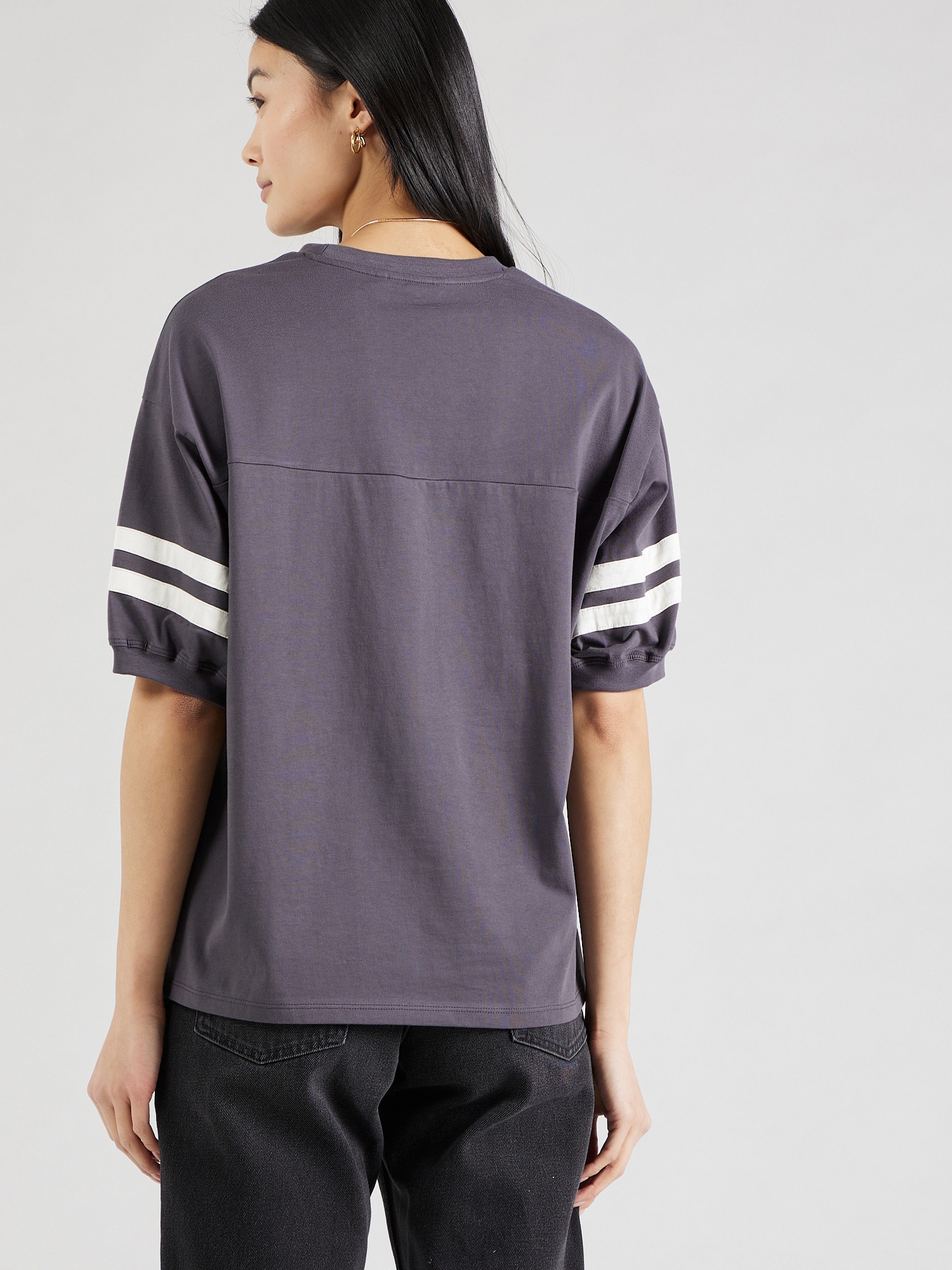 Thumbnail - T-Shirt