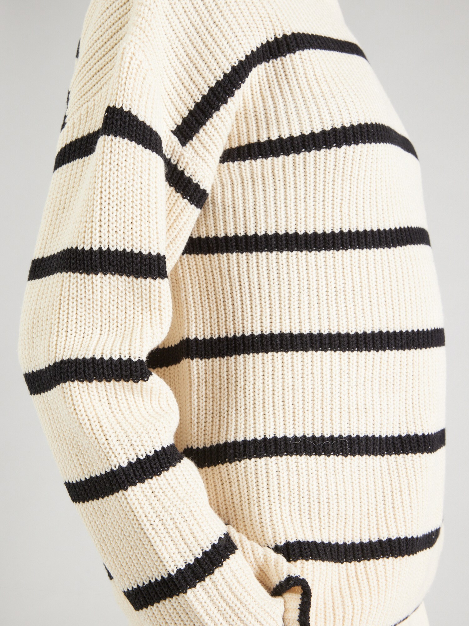 Thumbnail - Pullover