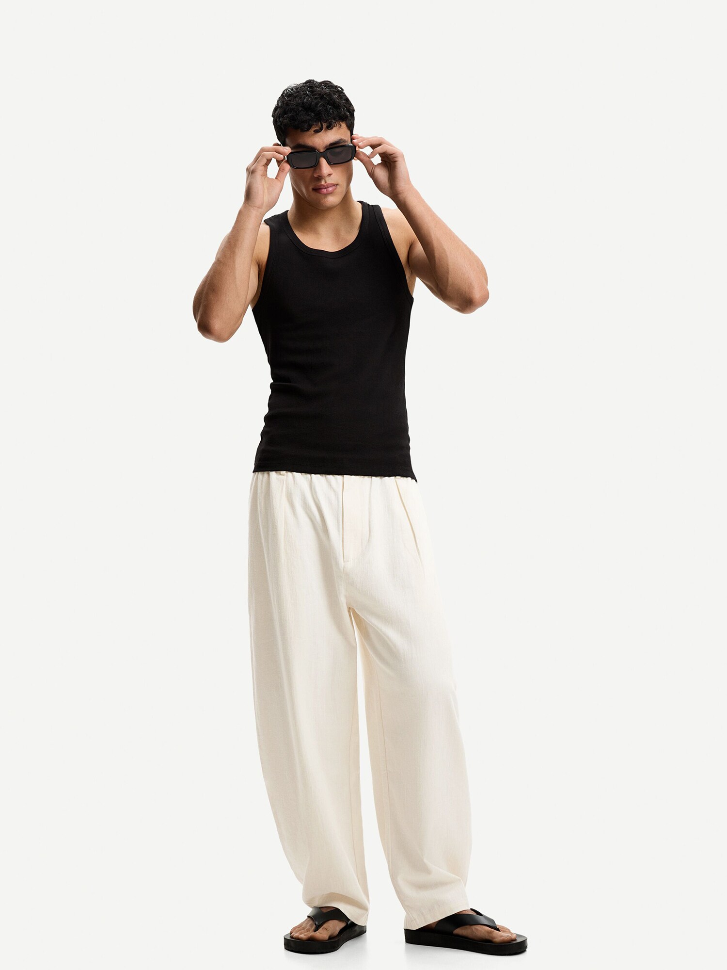 Bershka Chino nadrág  piszkosfehér termék 2. képe