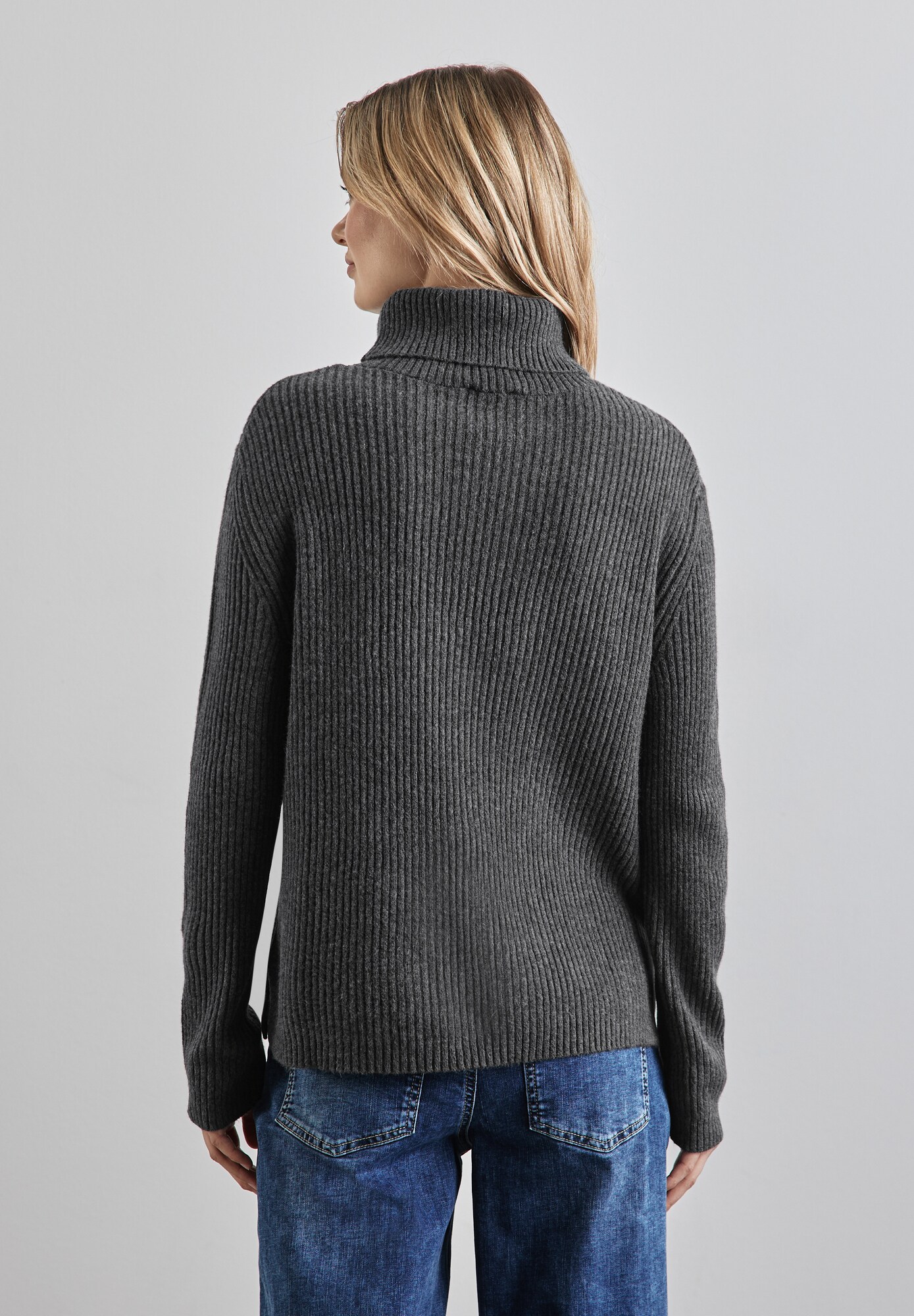 Thumbnail - Pullover