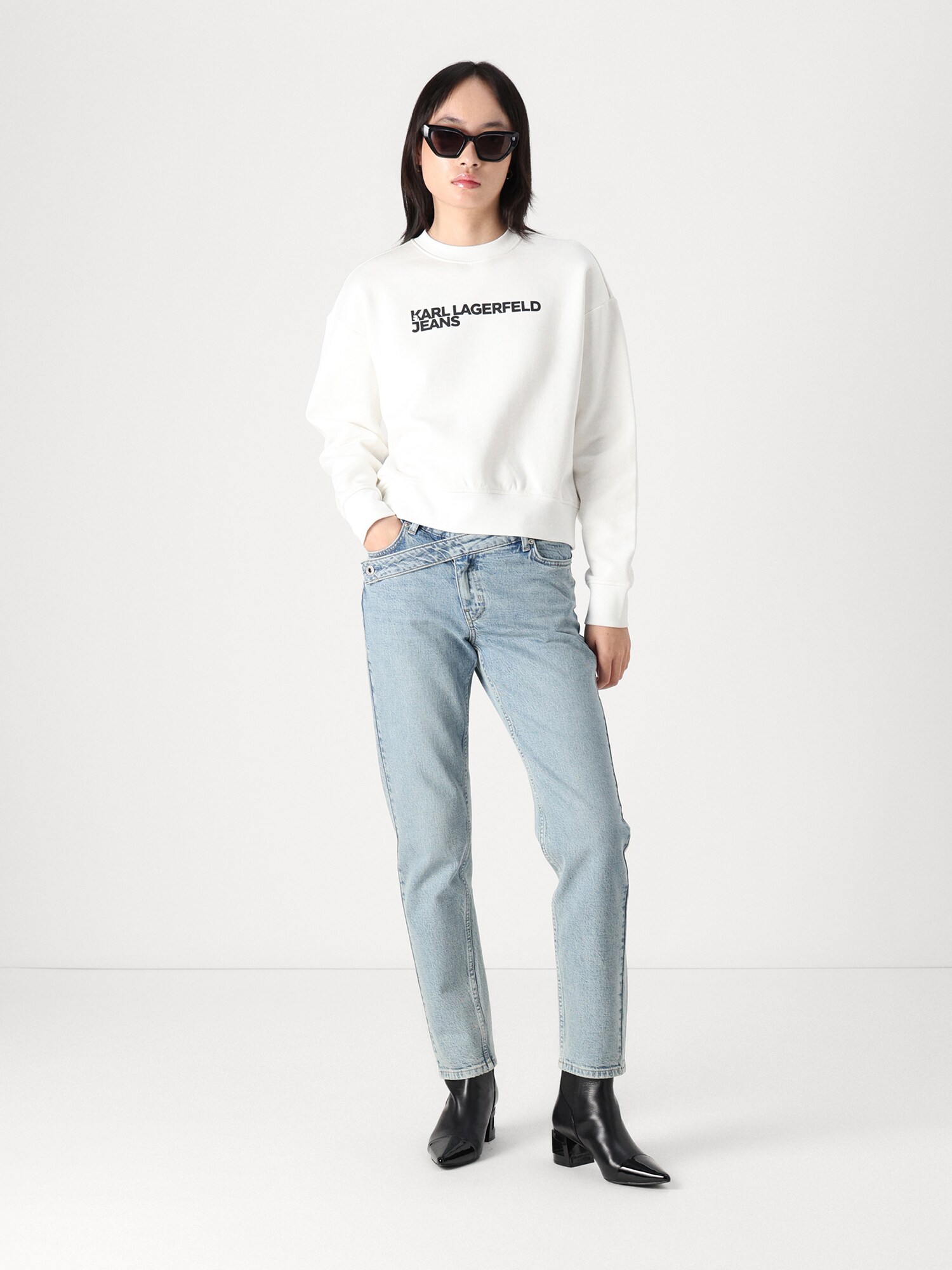KARL LAGERFELD JEANS Mikina 'ESSENTIAL' čierna / biela (obrázok 4)
