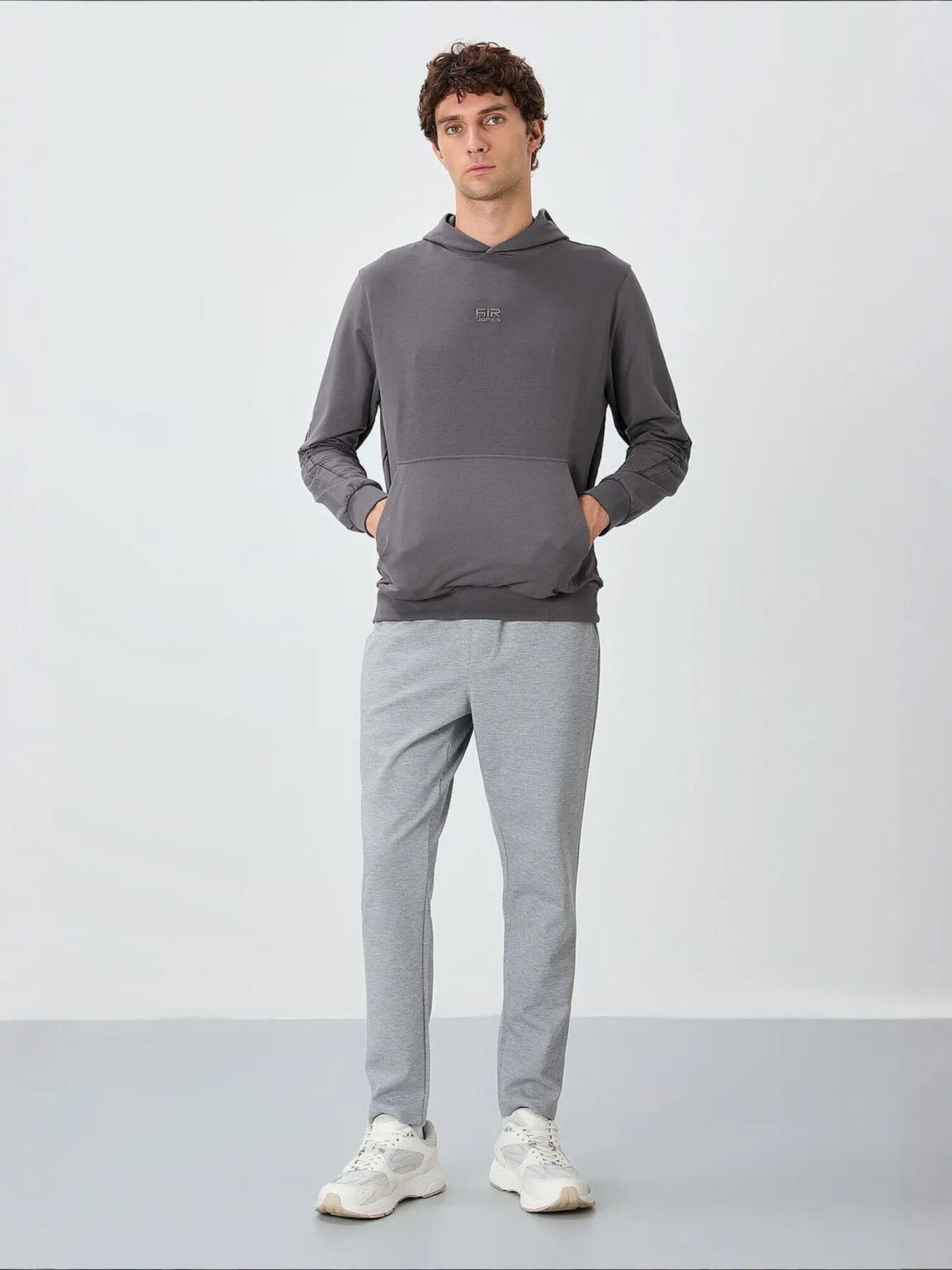 Tommy Life Sportske hlače 'Jogginghose' svijetlosiva