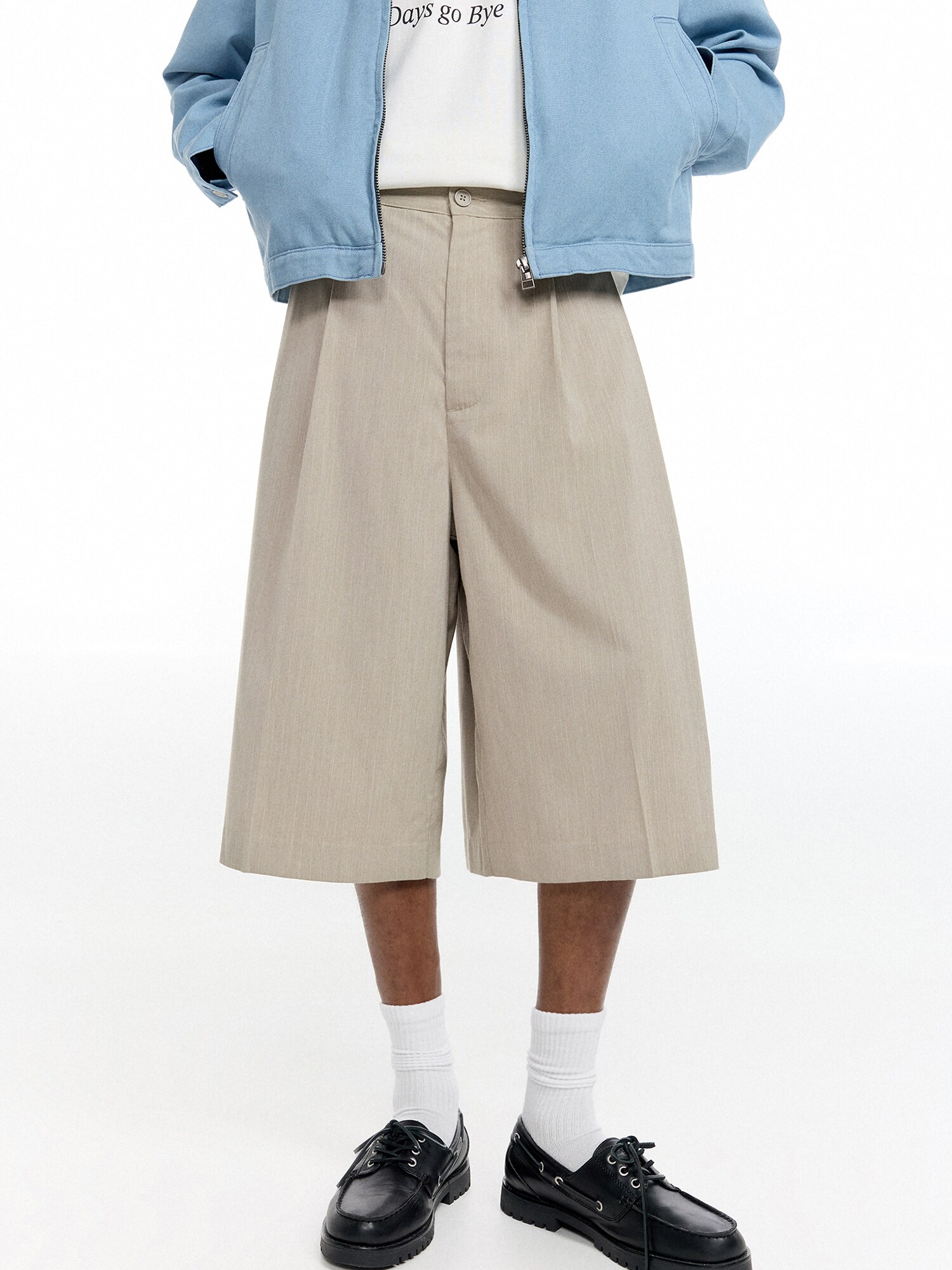 Pull&Bear Élére vasalt nadrágok  világos bézs / fehér termék 2. képe