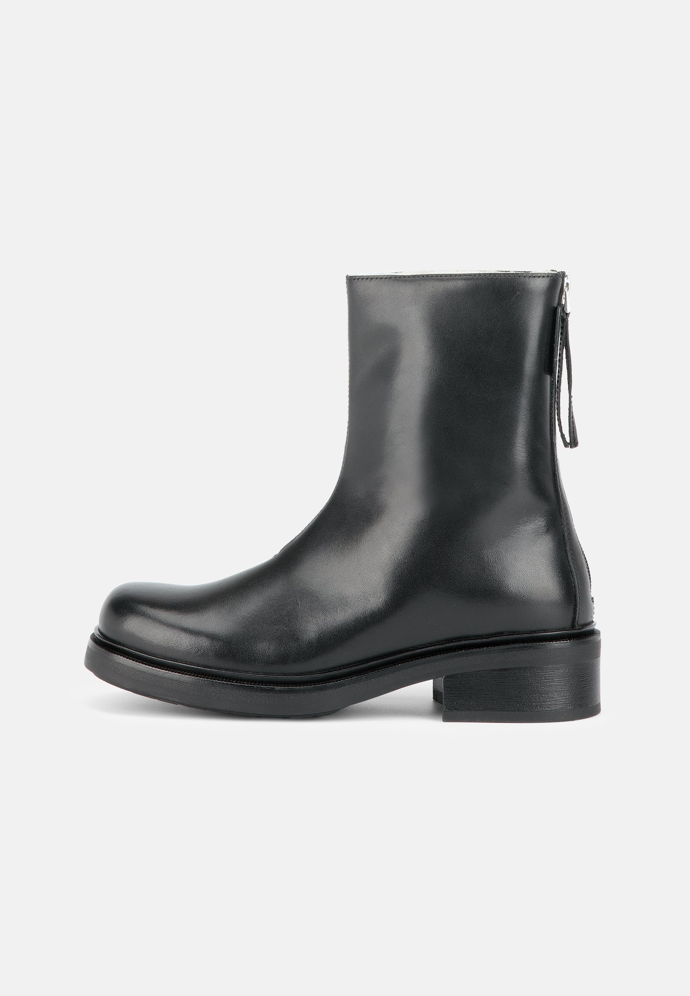 VAGABOND SHOEMAKERS Čizmice 'KARLIE' crna
