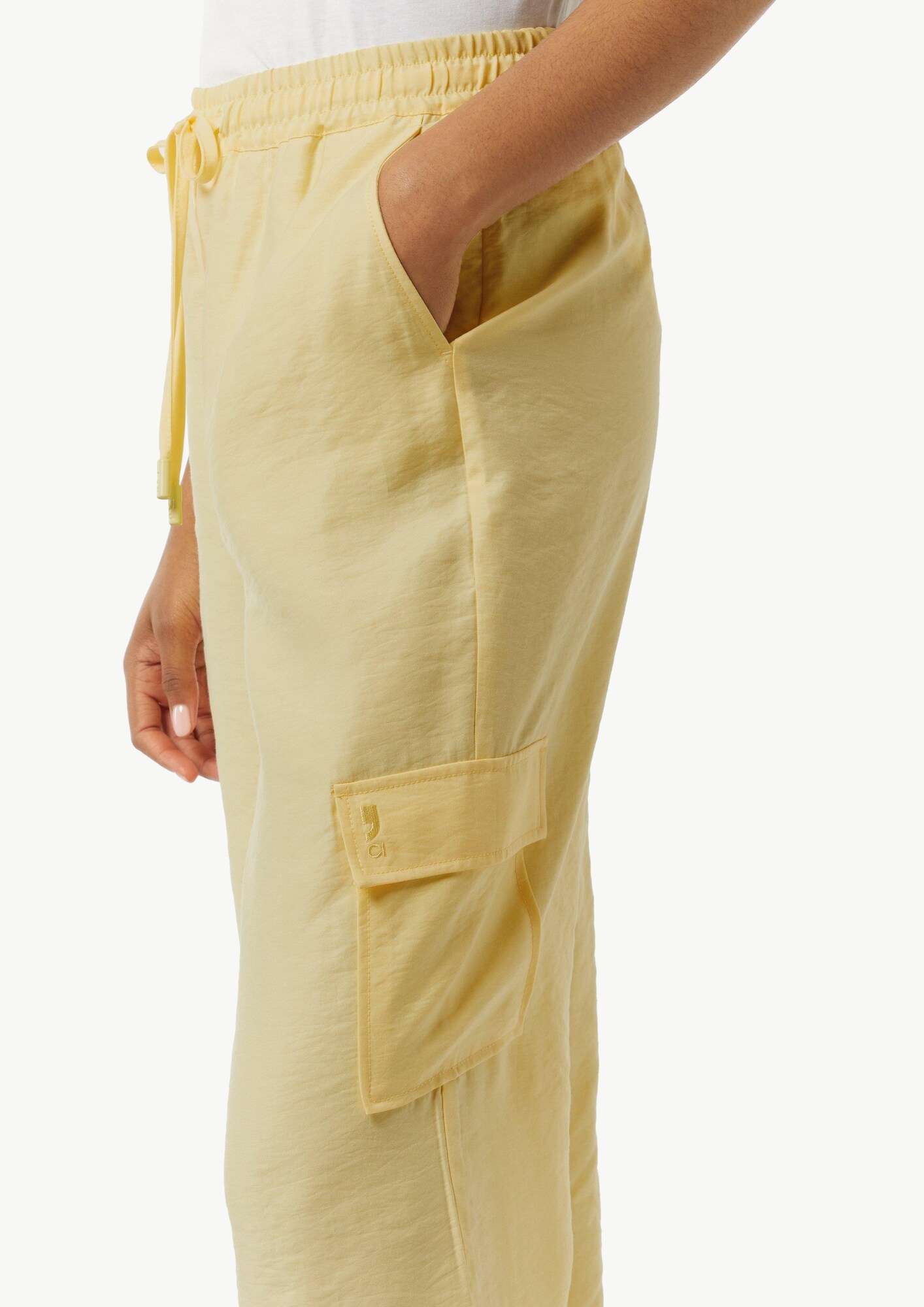 Thumbnail - comma casual identity Hose