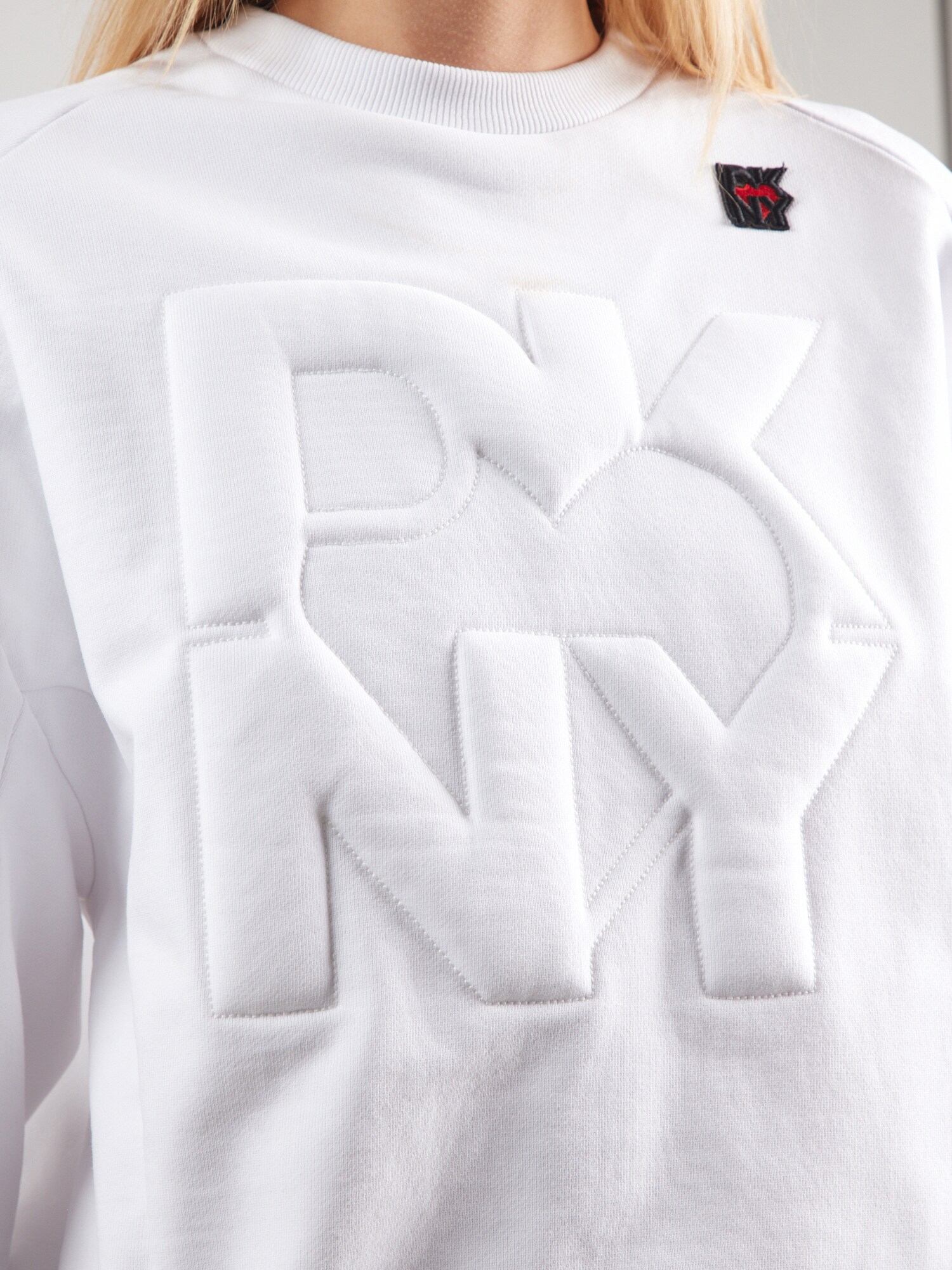 DKNY Mikina biela (obrázok 5)