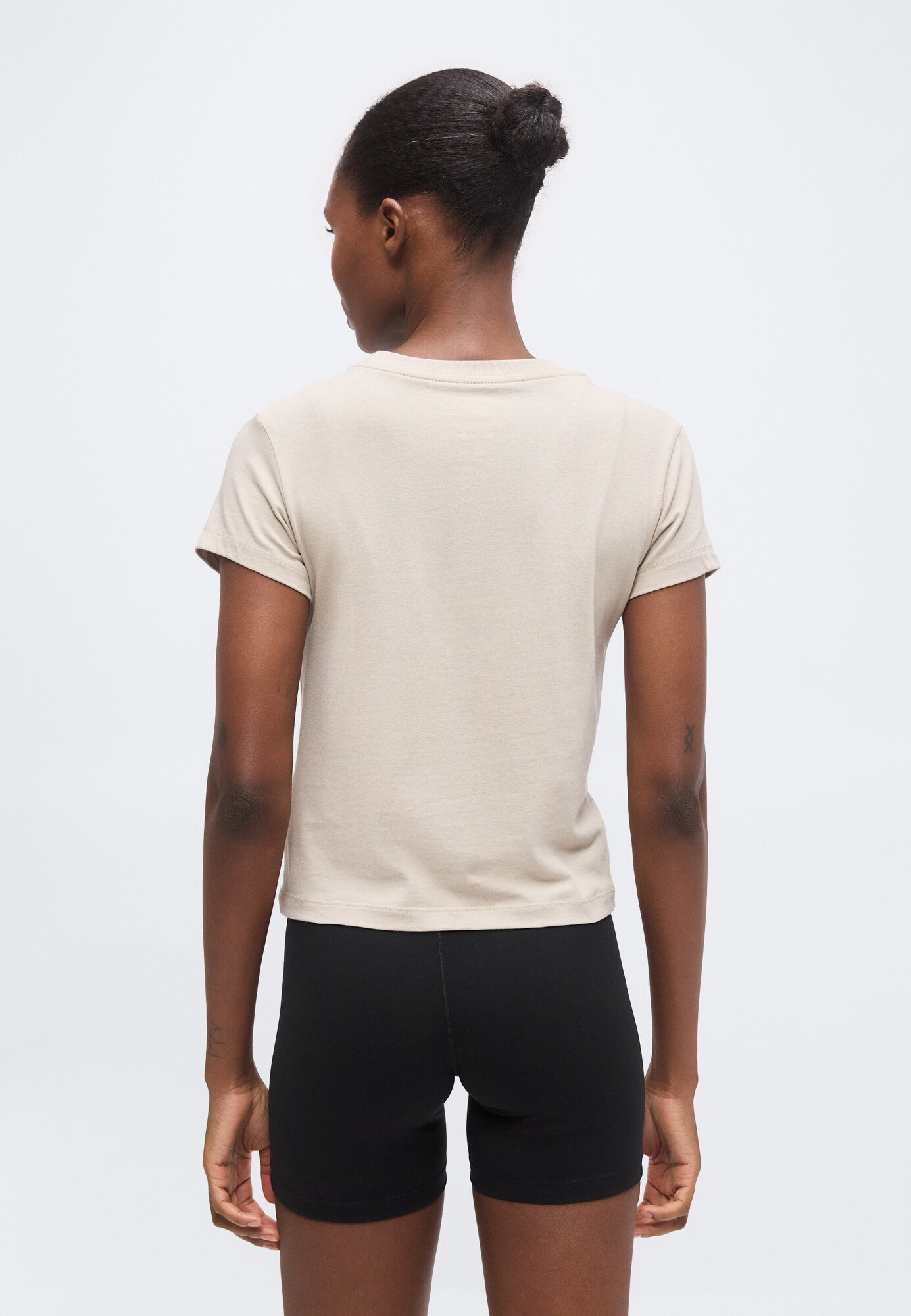 Nike Sportswear Camiseta 'CHLL' crema – imagen 3