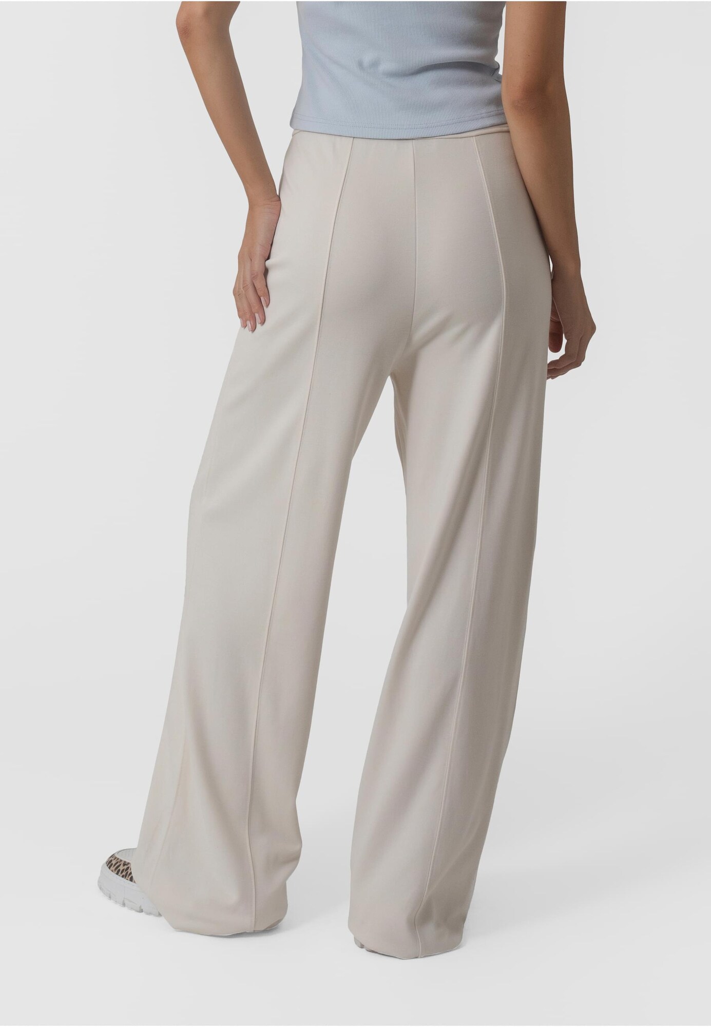 Thumbnail - OH APRIL Hose Velah