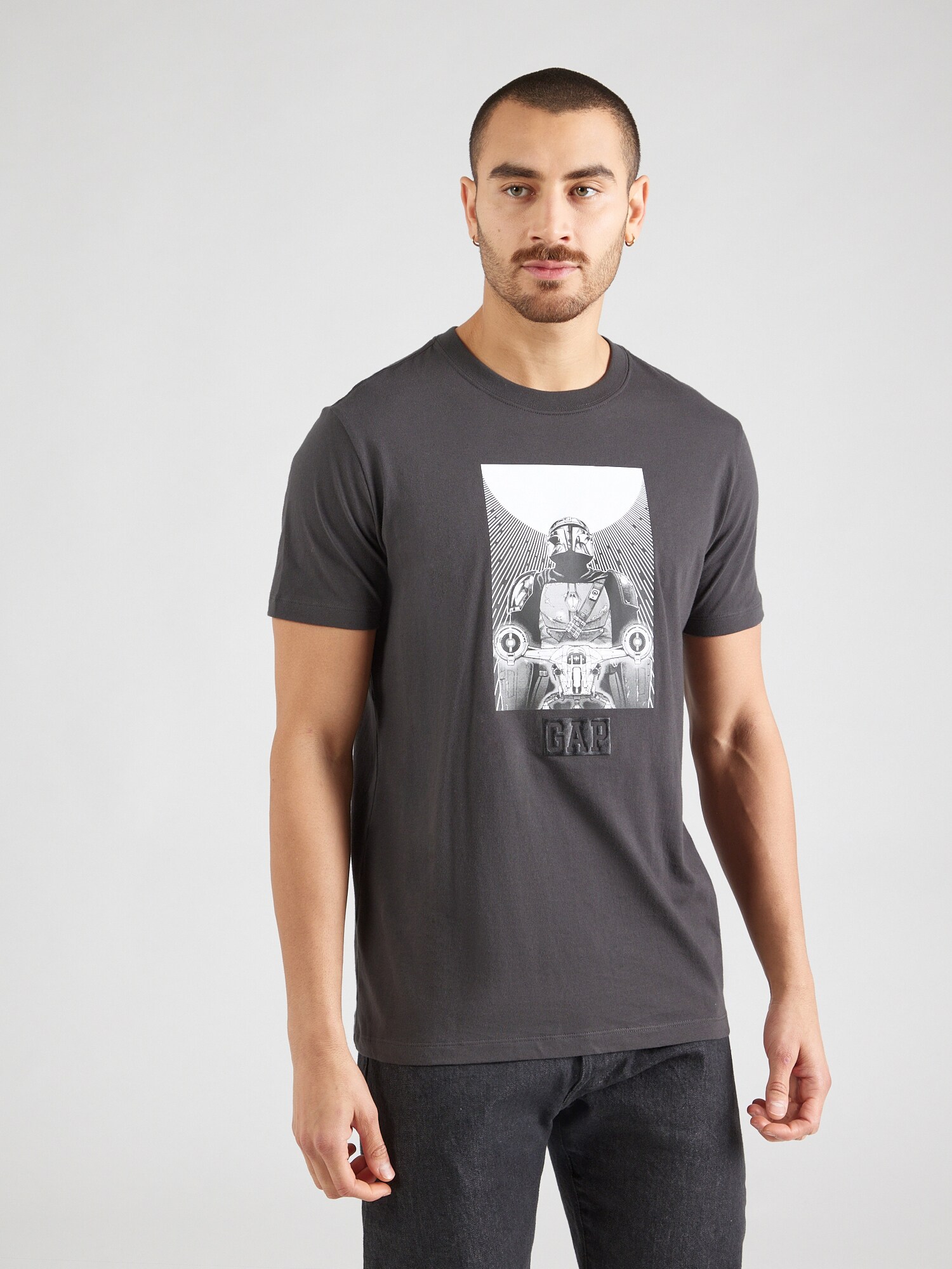GAP Póló 'MANDALORIAN X GAP'  sötétszürke / fehér termék 2. képe