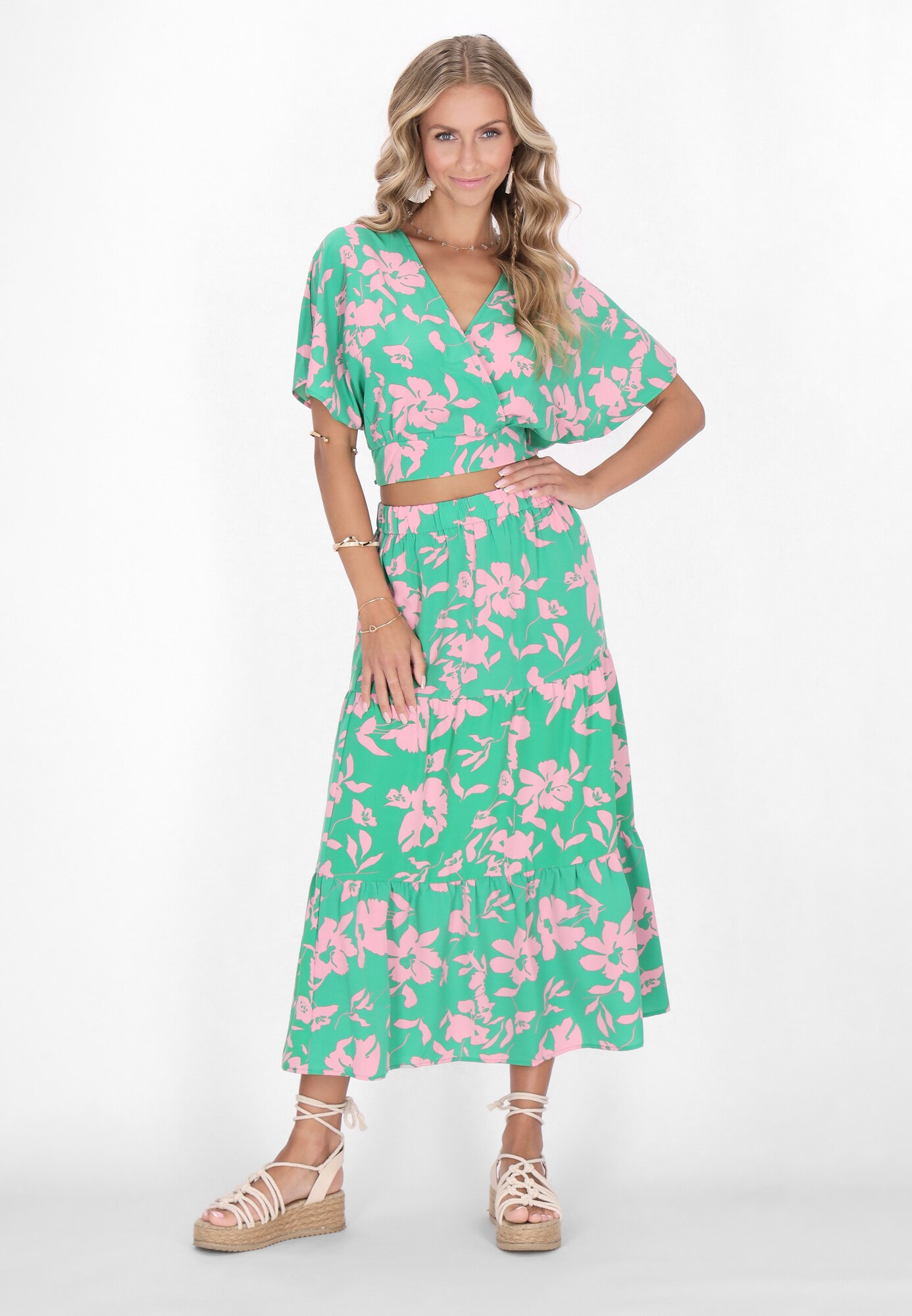 Thumbnail - IZIA Top Fashion Look