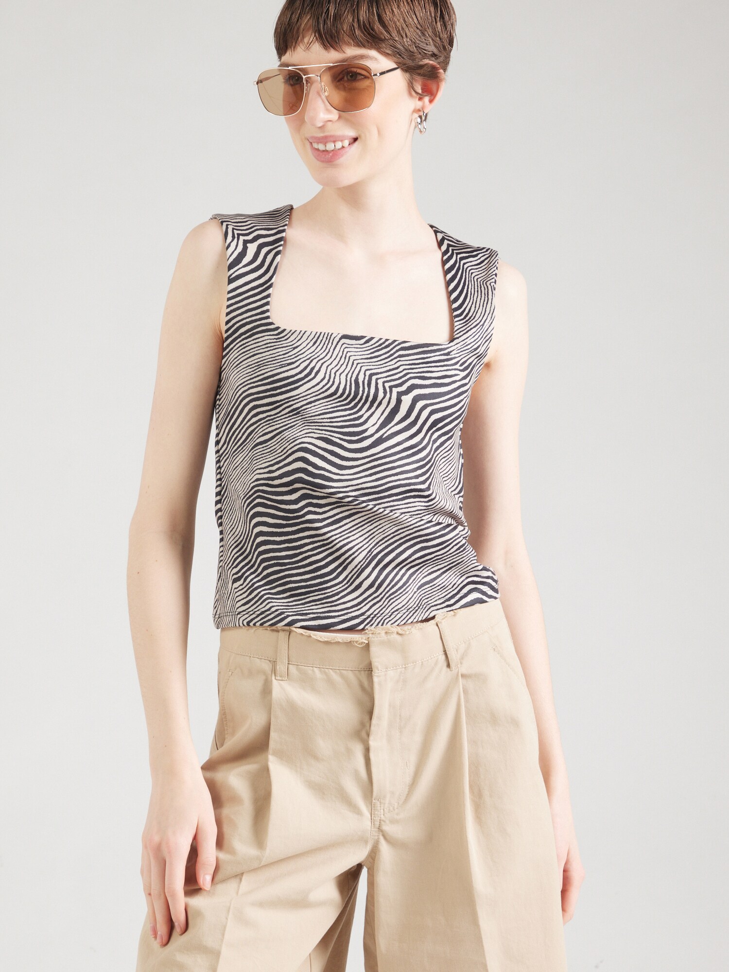 VERO MODA Top 'VMMillion'  krém / fekete termék 2. képe