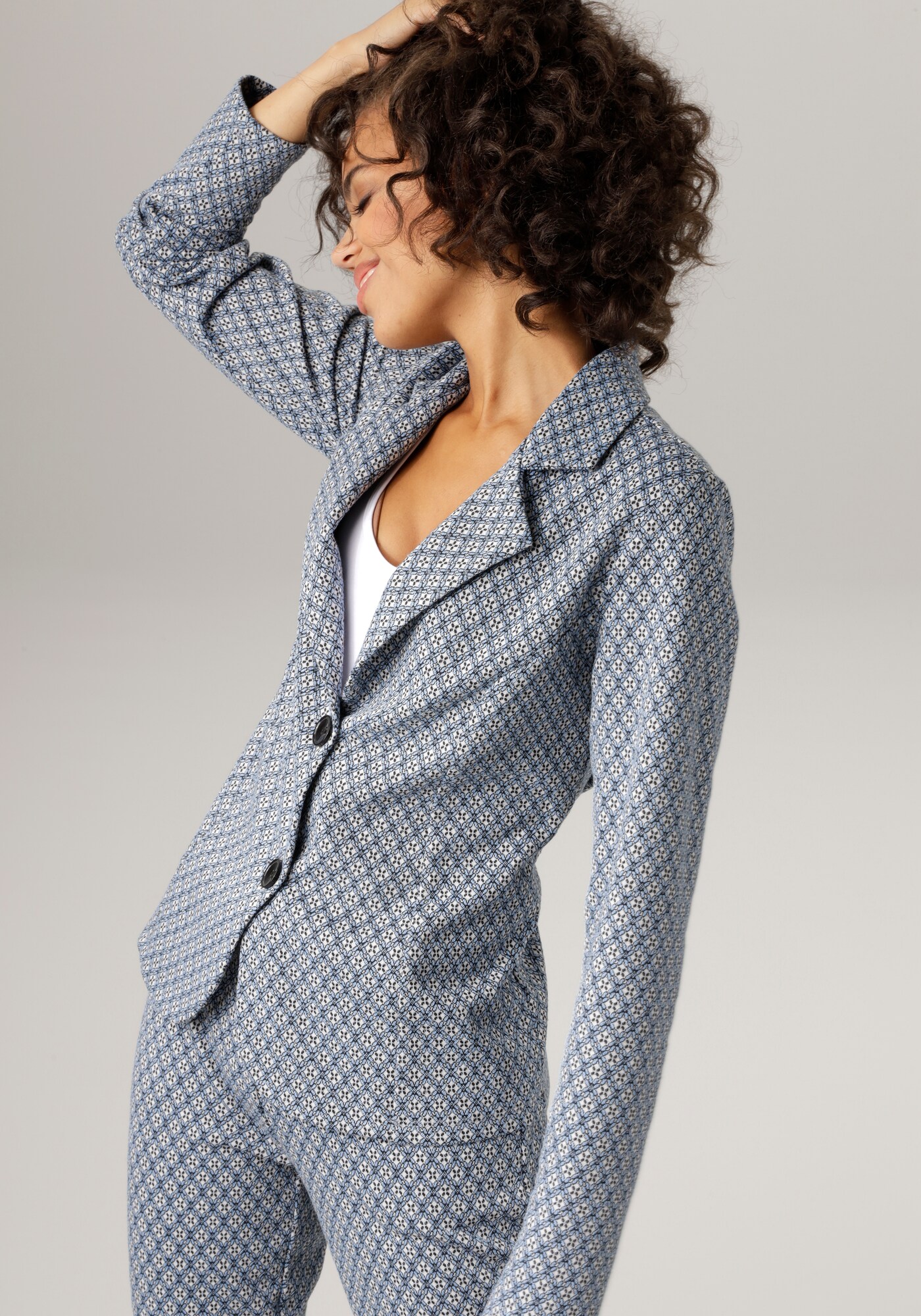 Thumbnail - Blazer