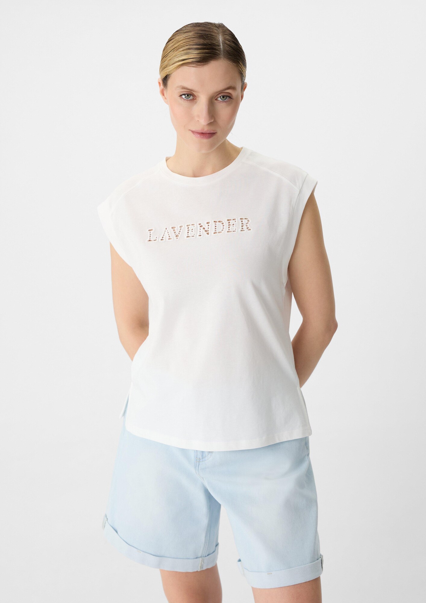 Thumbnail - comma casual identity T-Shirt