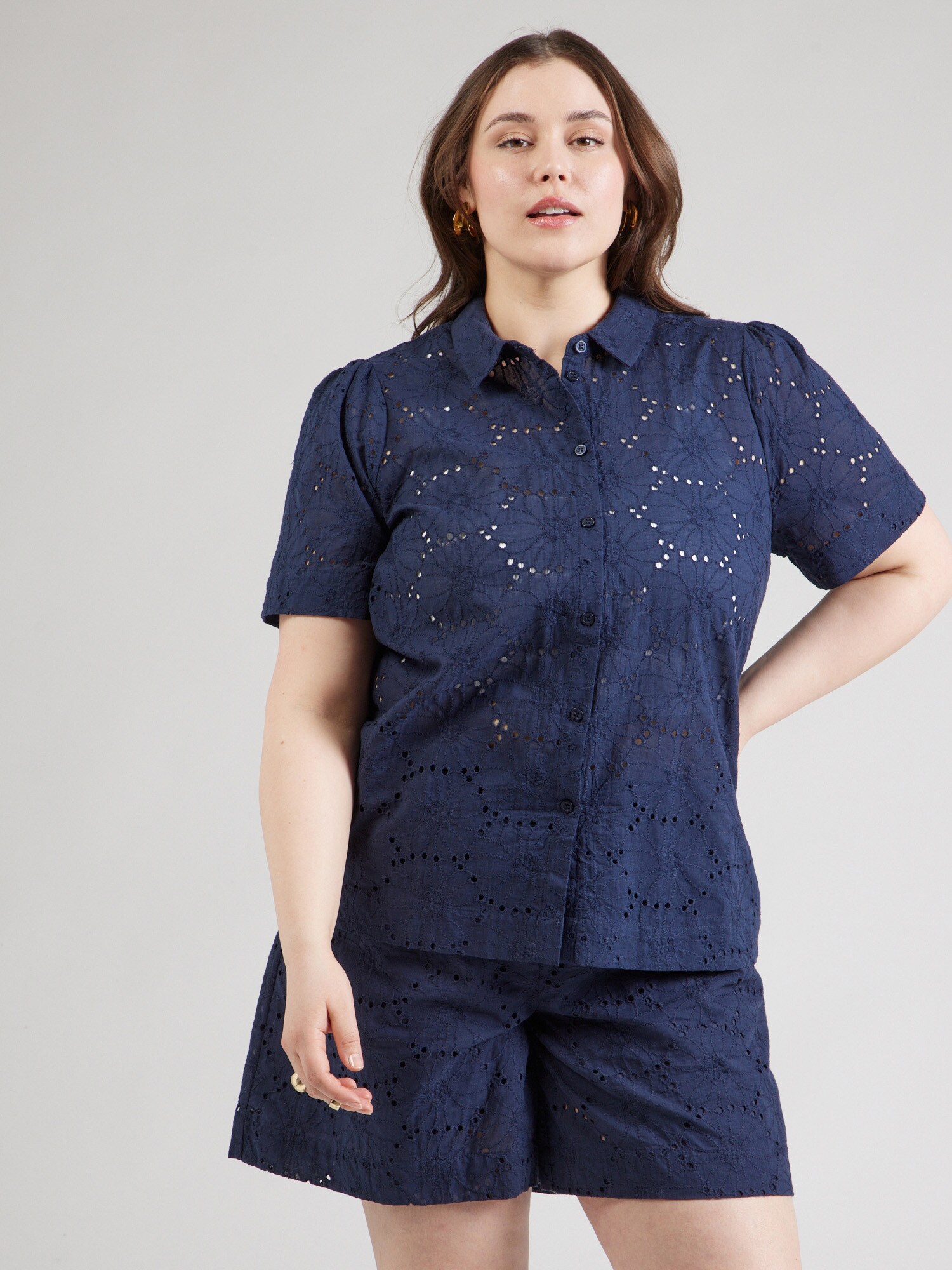 Vero Moda Curve Blúz 'VMCHAY'  tengerészkék termék 2. képe
