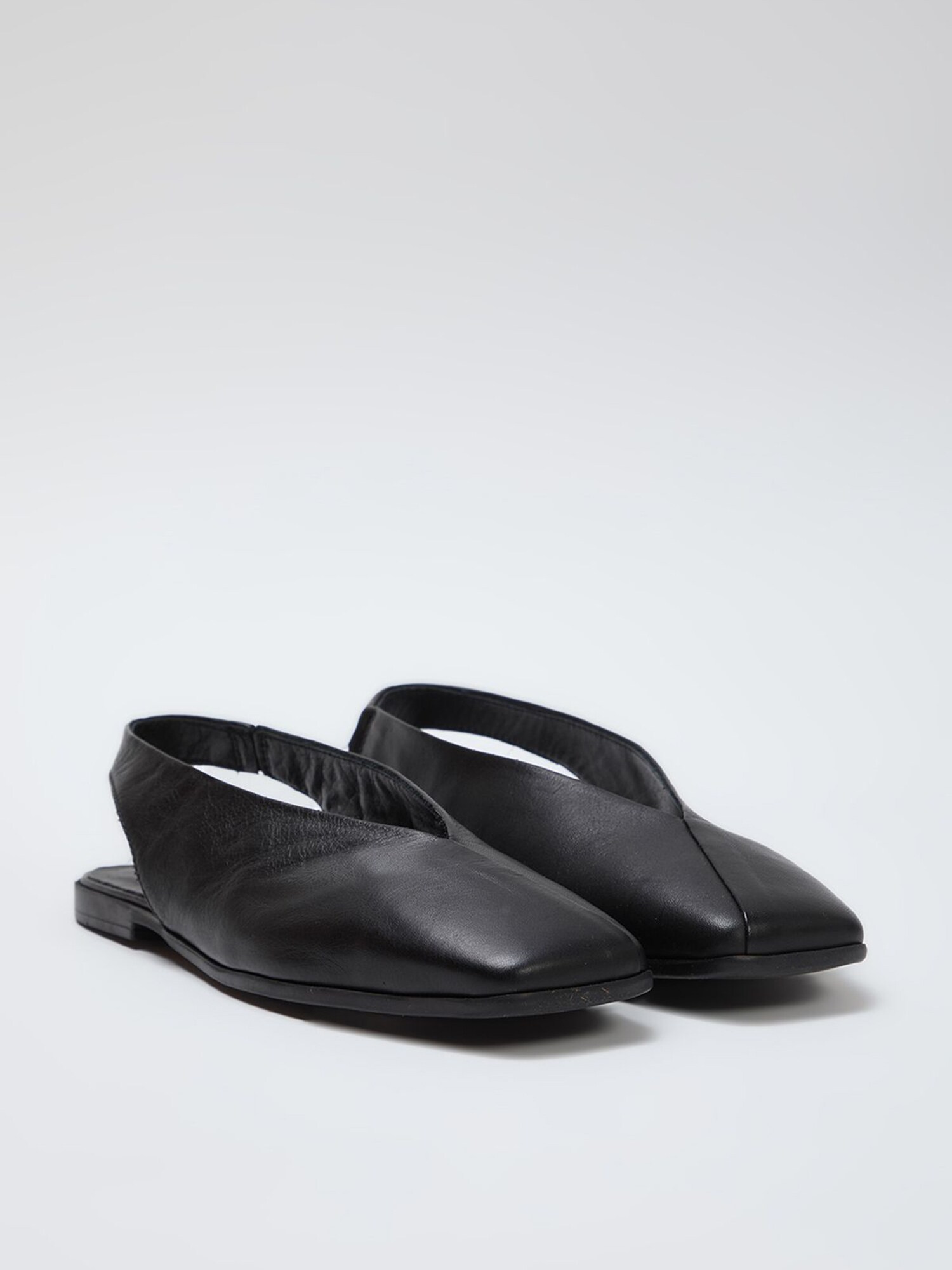Thumbnail - Ballerina