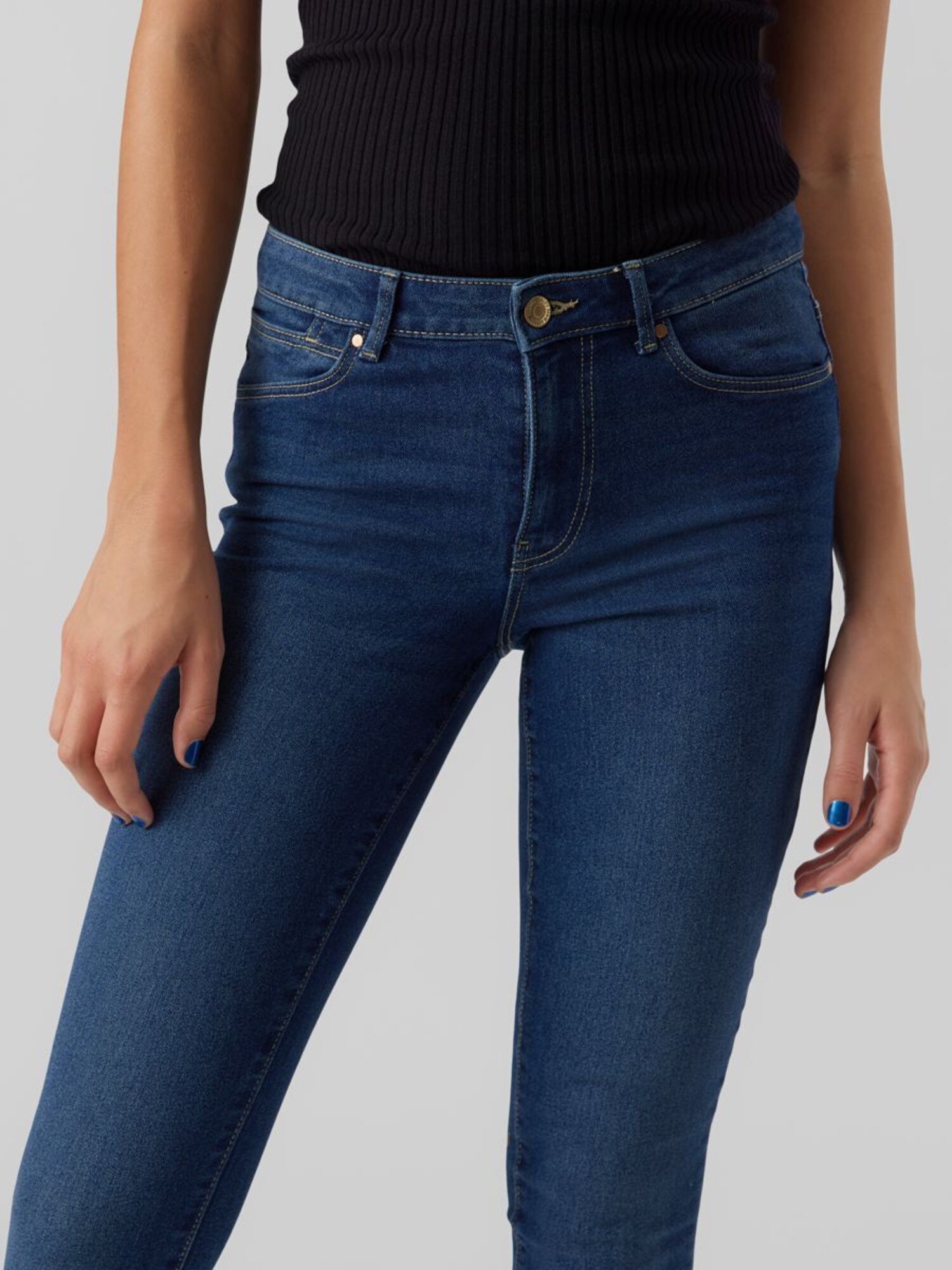 VERO MODA Džínsy 'June' námornícka modrá (obrázok 6)