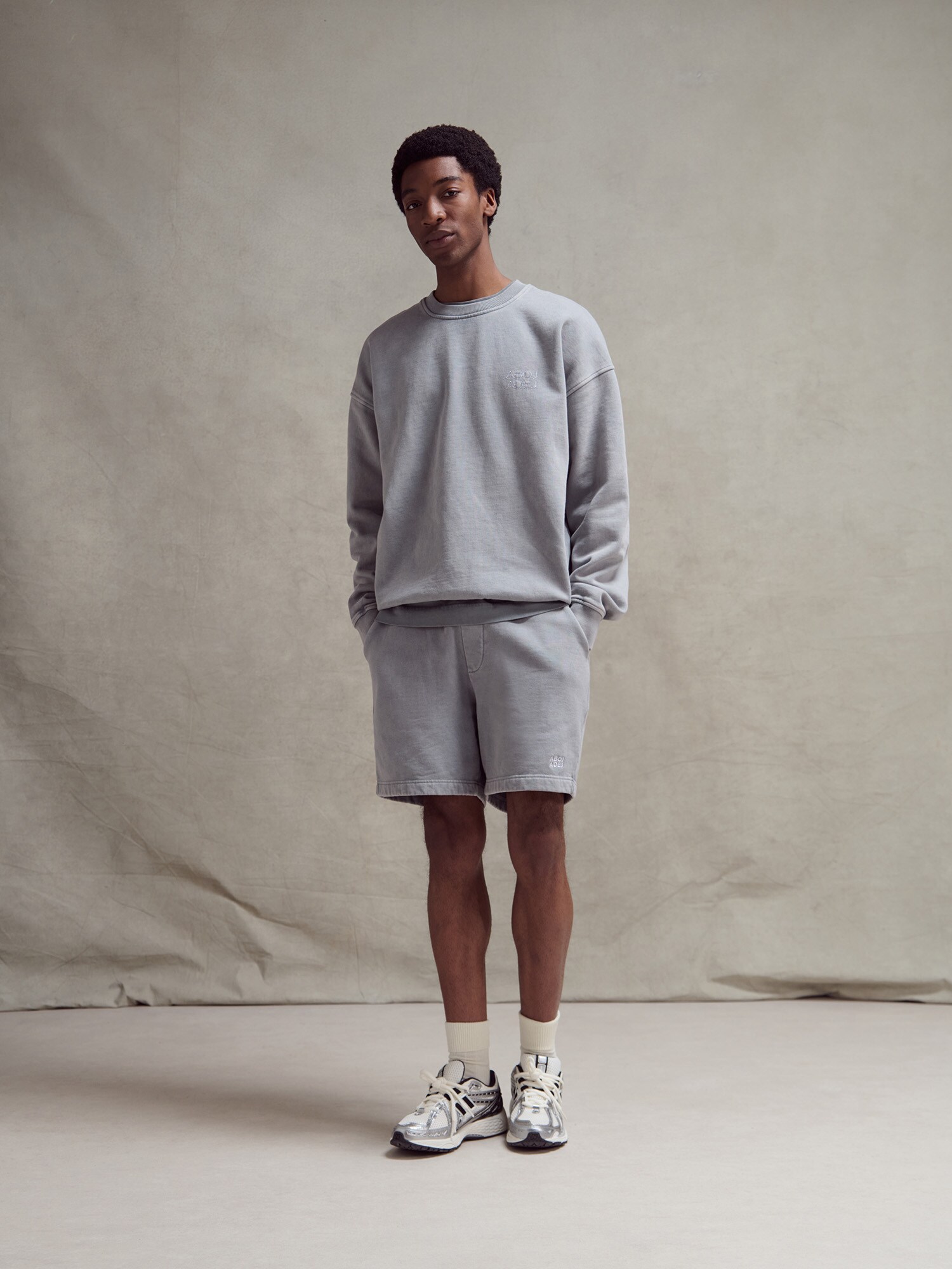 Thumbnail - ABOJ ADEJ Sweatshirt 'Ghered' in Grau (GOTS)