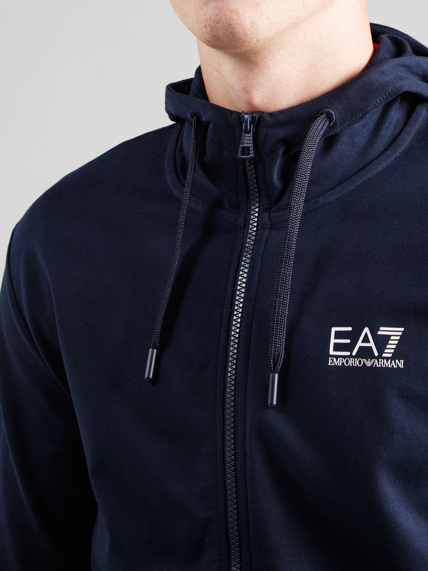 EA7 Emporio Armani Tepláková bunda námornícka modrá / biela (obrázok 5)