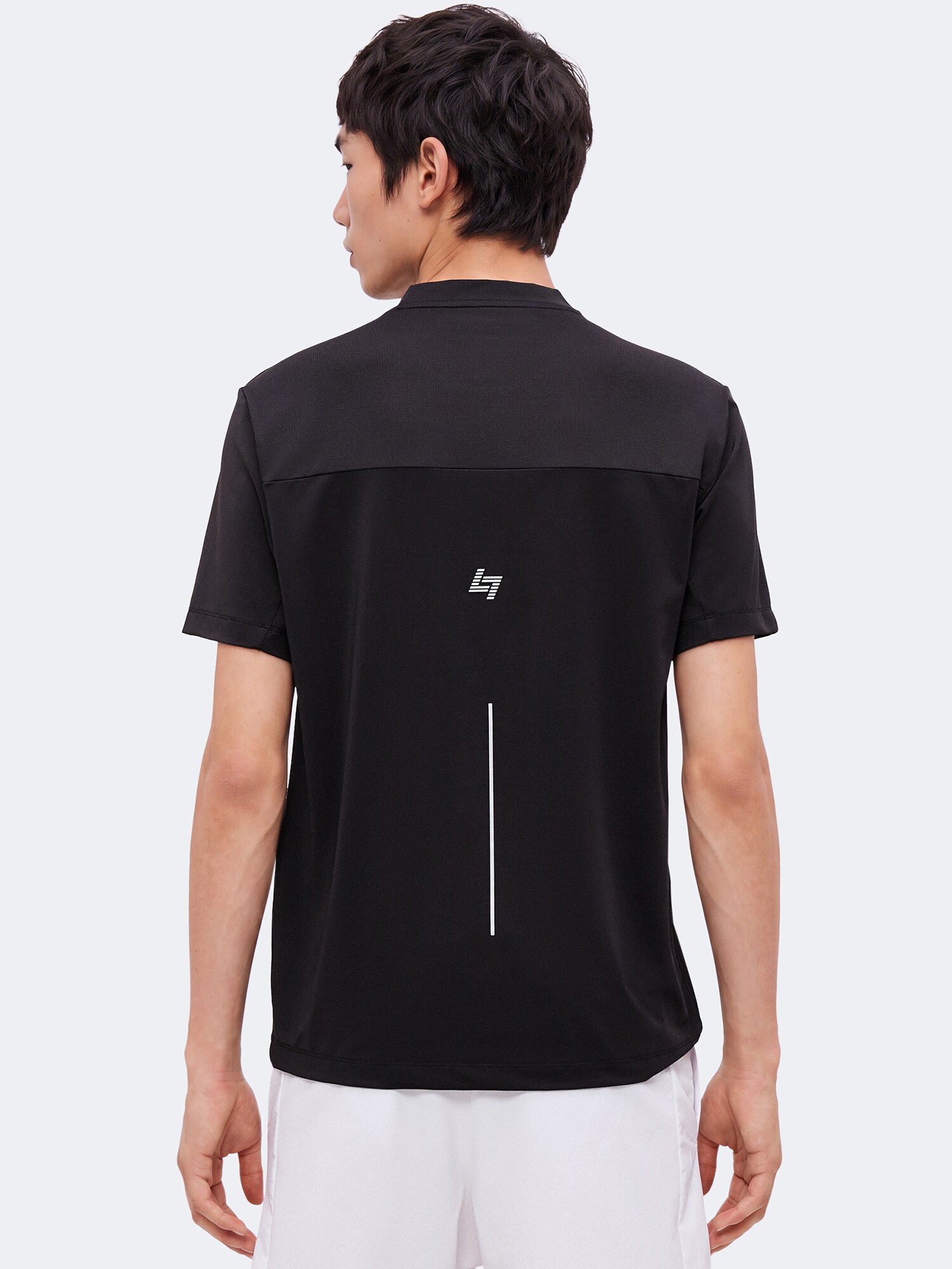 EA7 Emporio Armani Camiseta funcional 'VENTUS7' negro / blanco – imagen 3