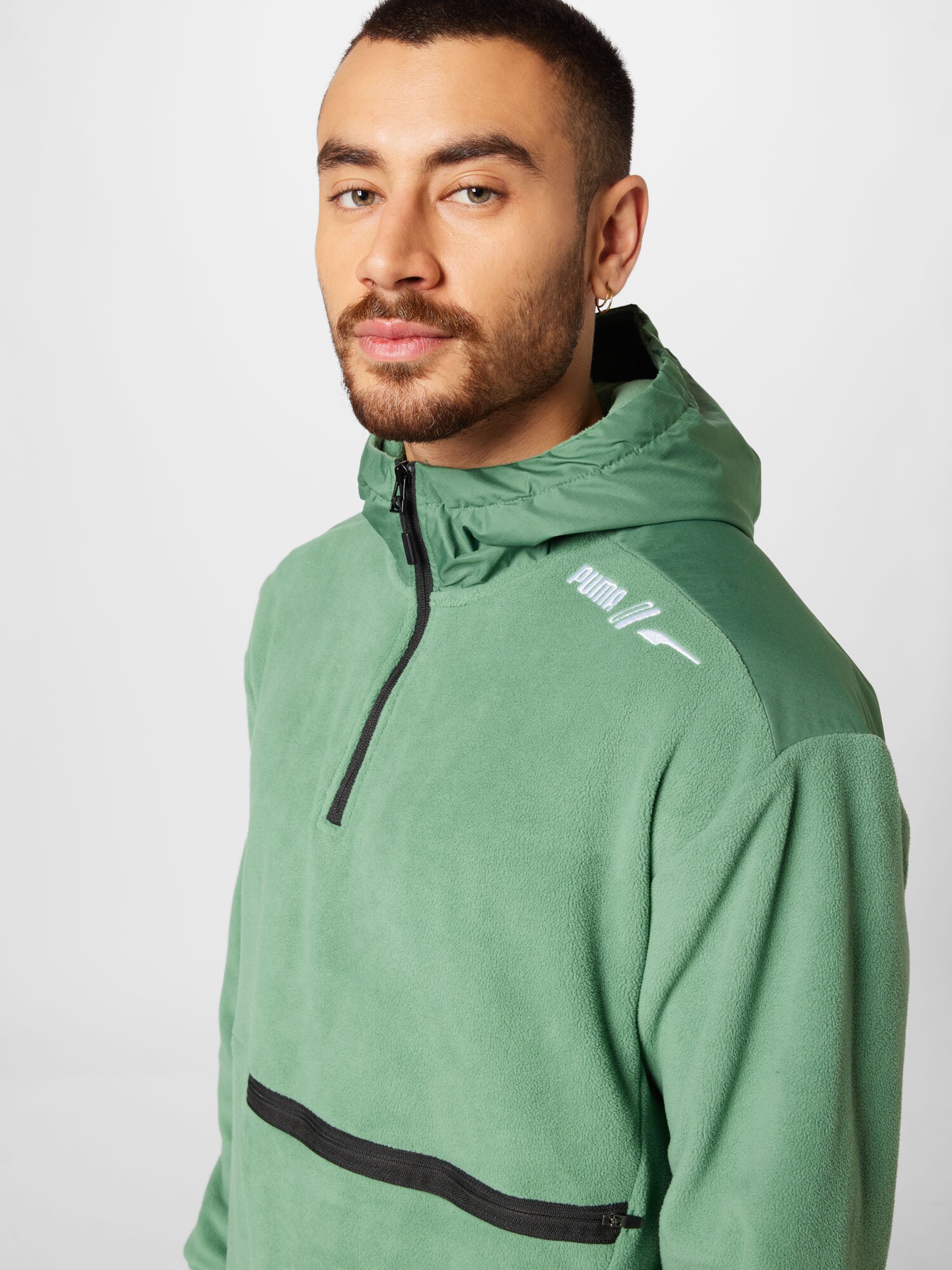PUMA Športový sveter zelená / čierna / biela (obrázok 5)